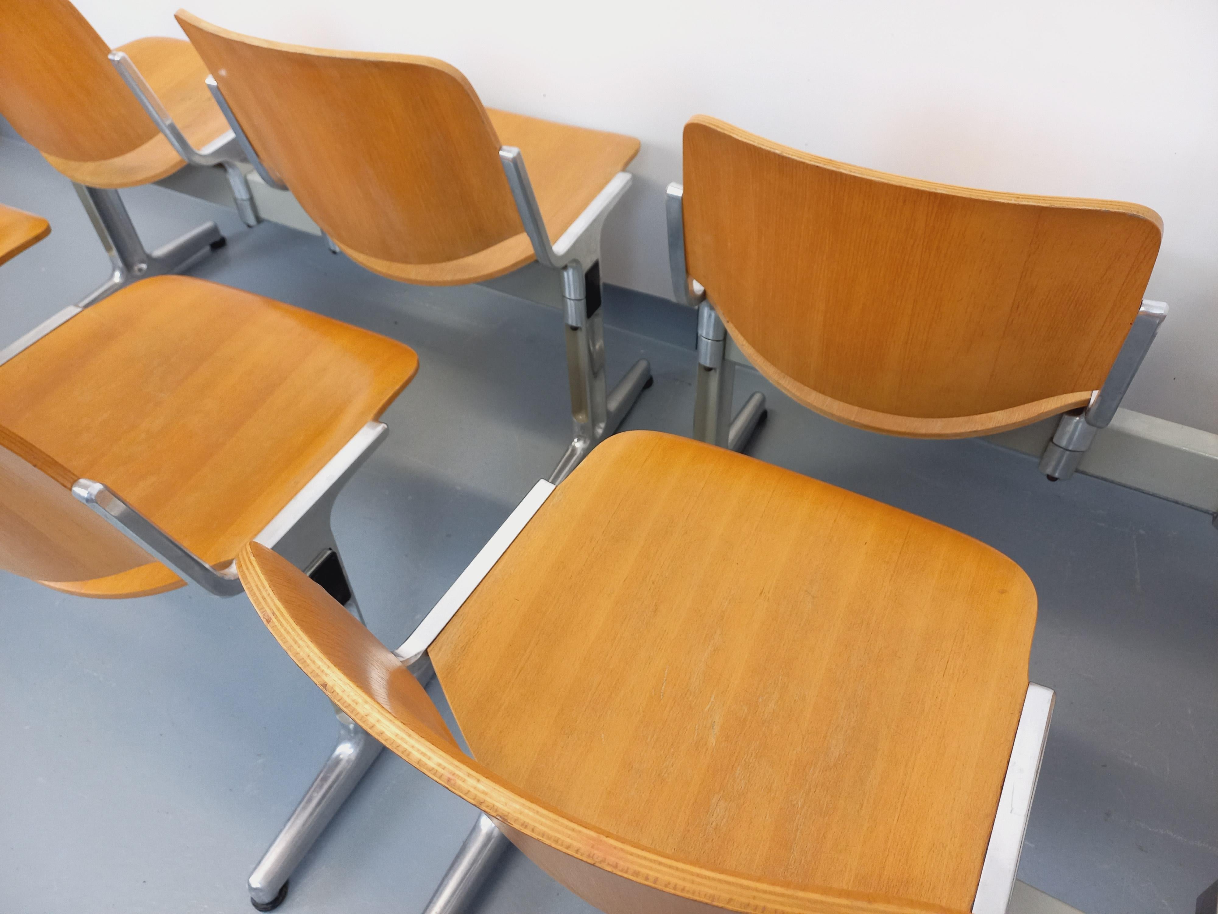 Suite de 4 bancs Giancarlo Piretti pour Castelli vintage en bois et aluminium im Angebot 5