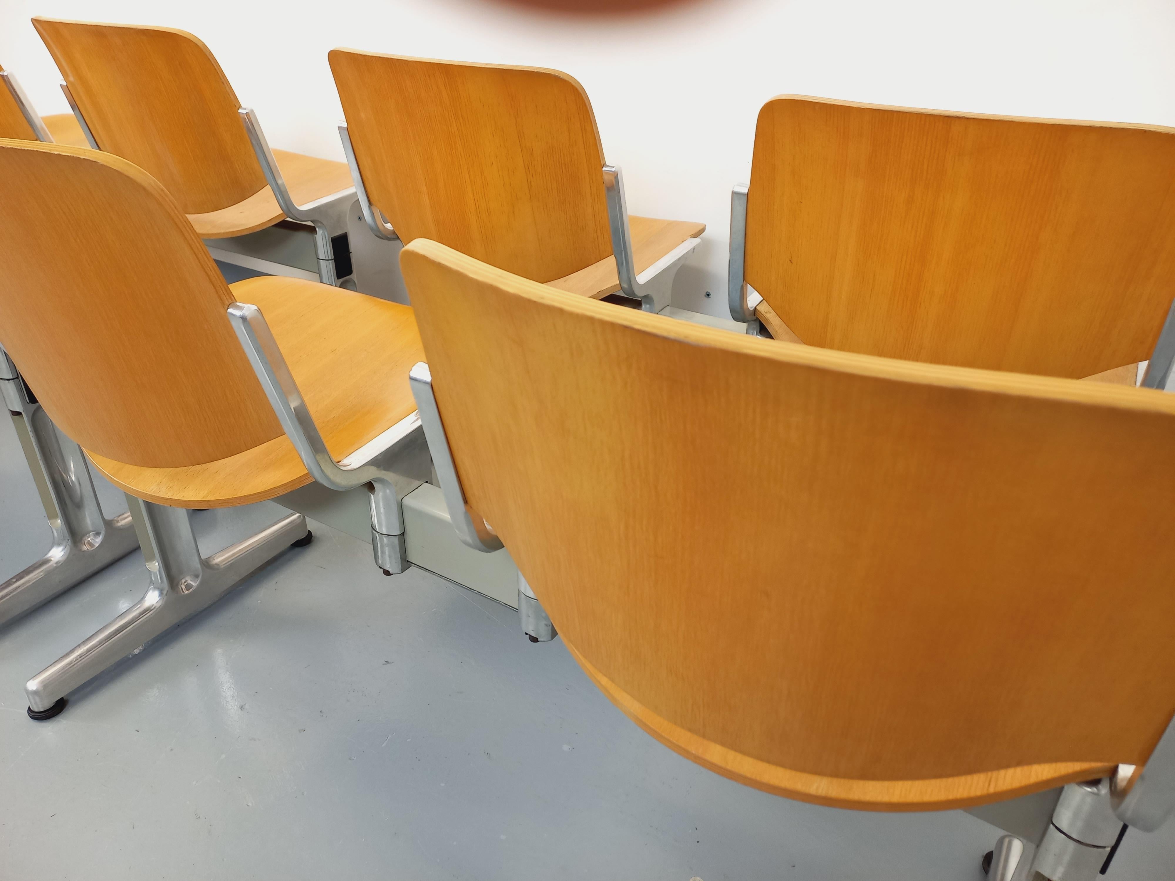 Suite de 4 bancs Giancarlo Piretti pour Castelli vintage en bois et aluminium im Angebot 6