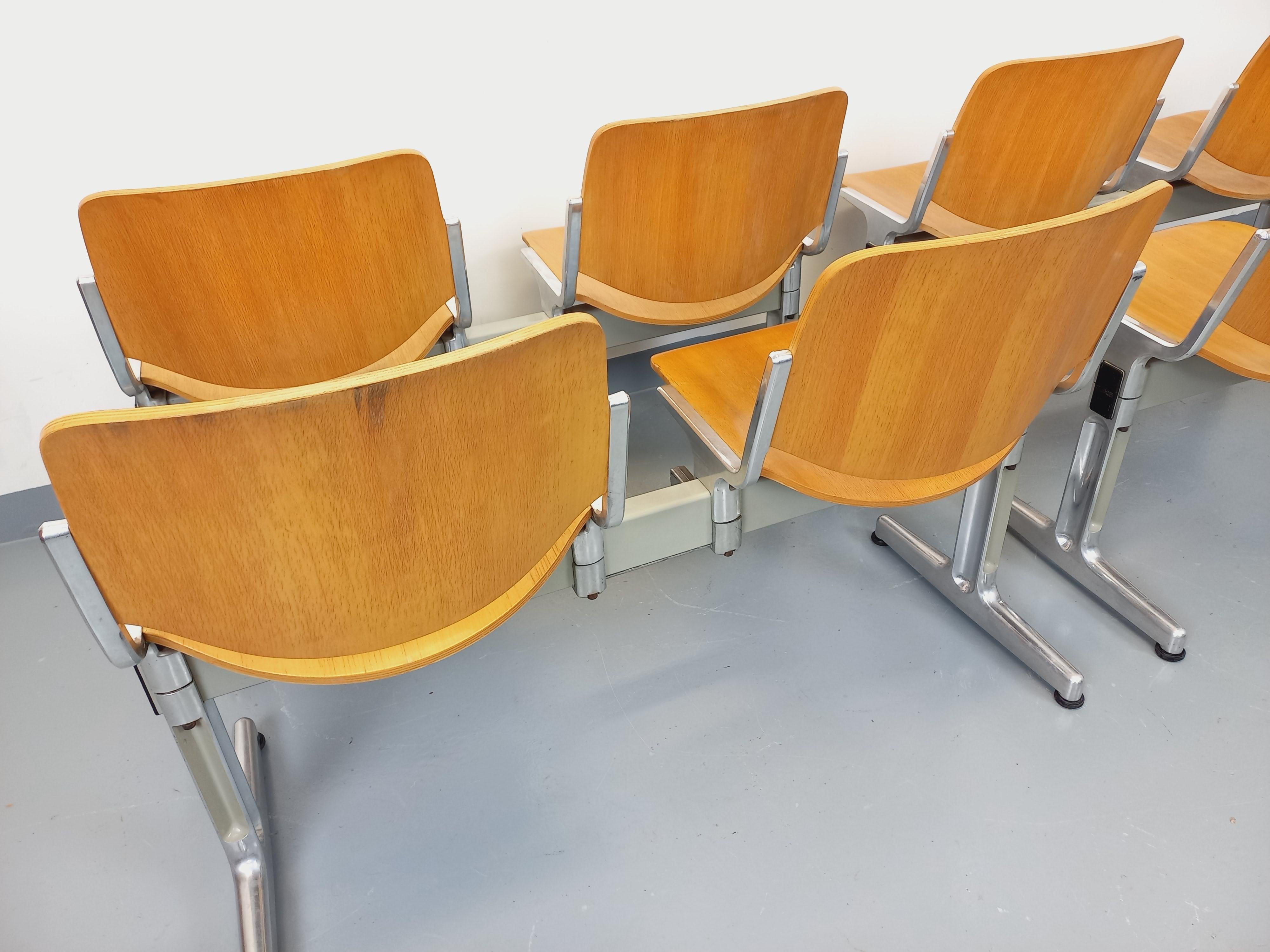 Suite de 4 bancs Giancarlo Piretti pour Castelli vintage en bois et aluminium im Angebot 9