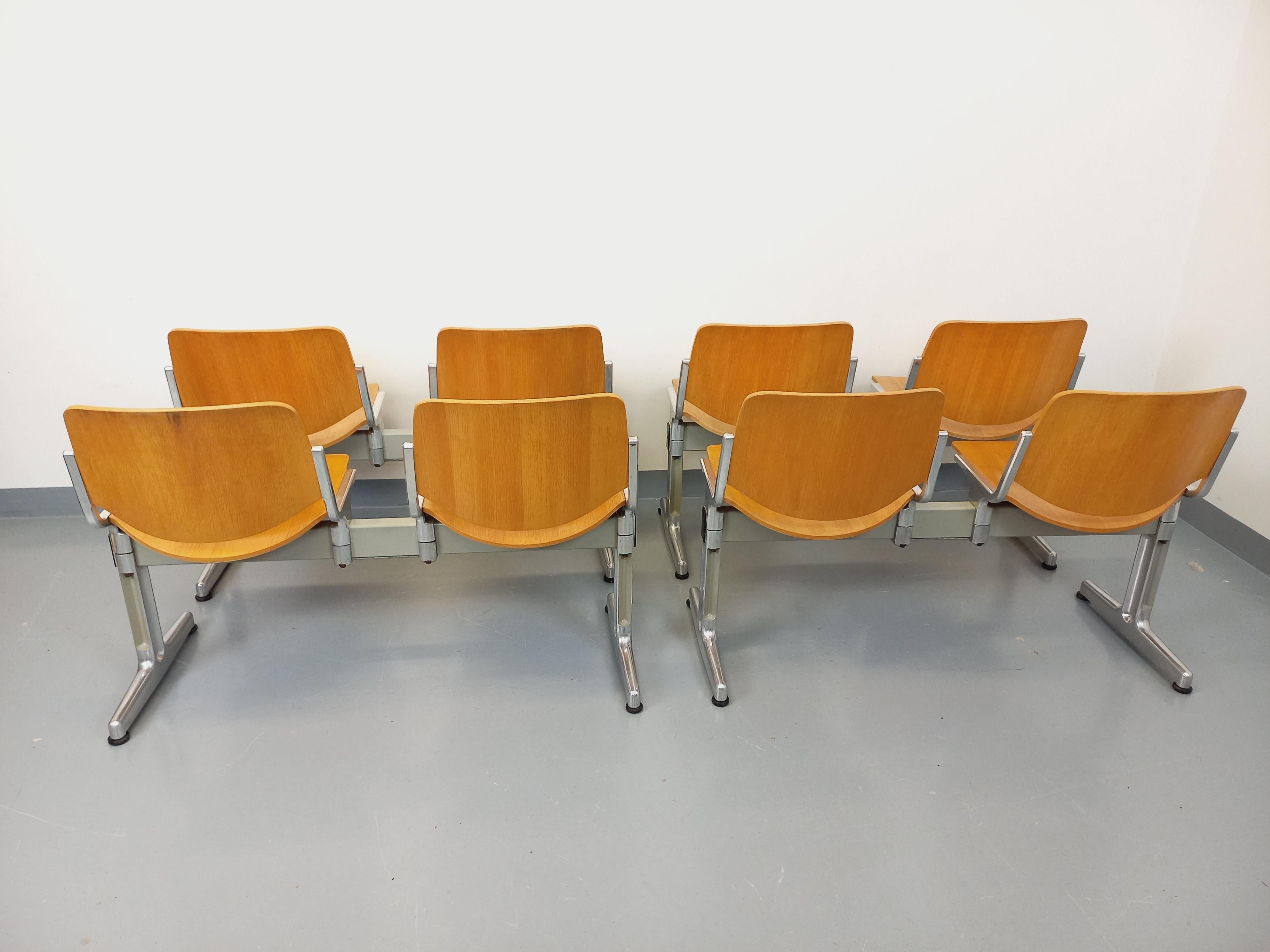 Suite de 4 bancs Giancarlo Piretti pour Castelli vintage en bois et aluminium (Moderne der Mitte des Jahrhunderts) im Angebot