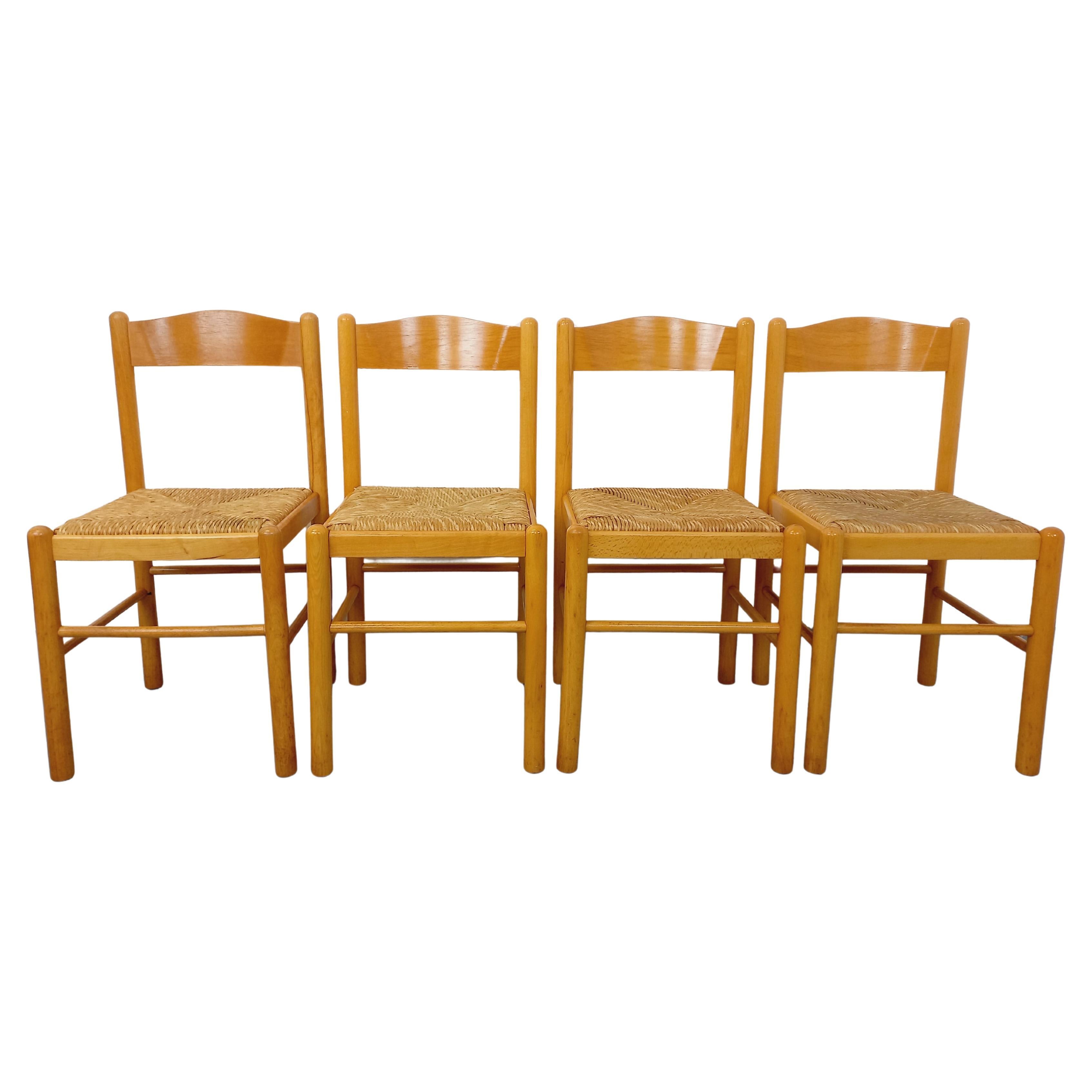 Suite de 4 chaises brutalistes vintage en bois clair et paille des années 70 80
