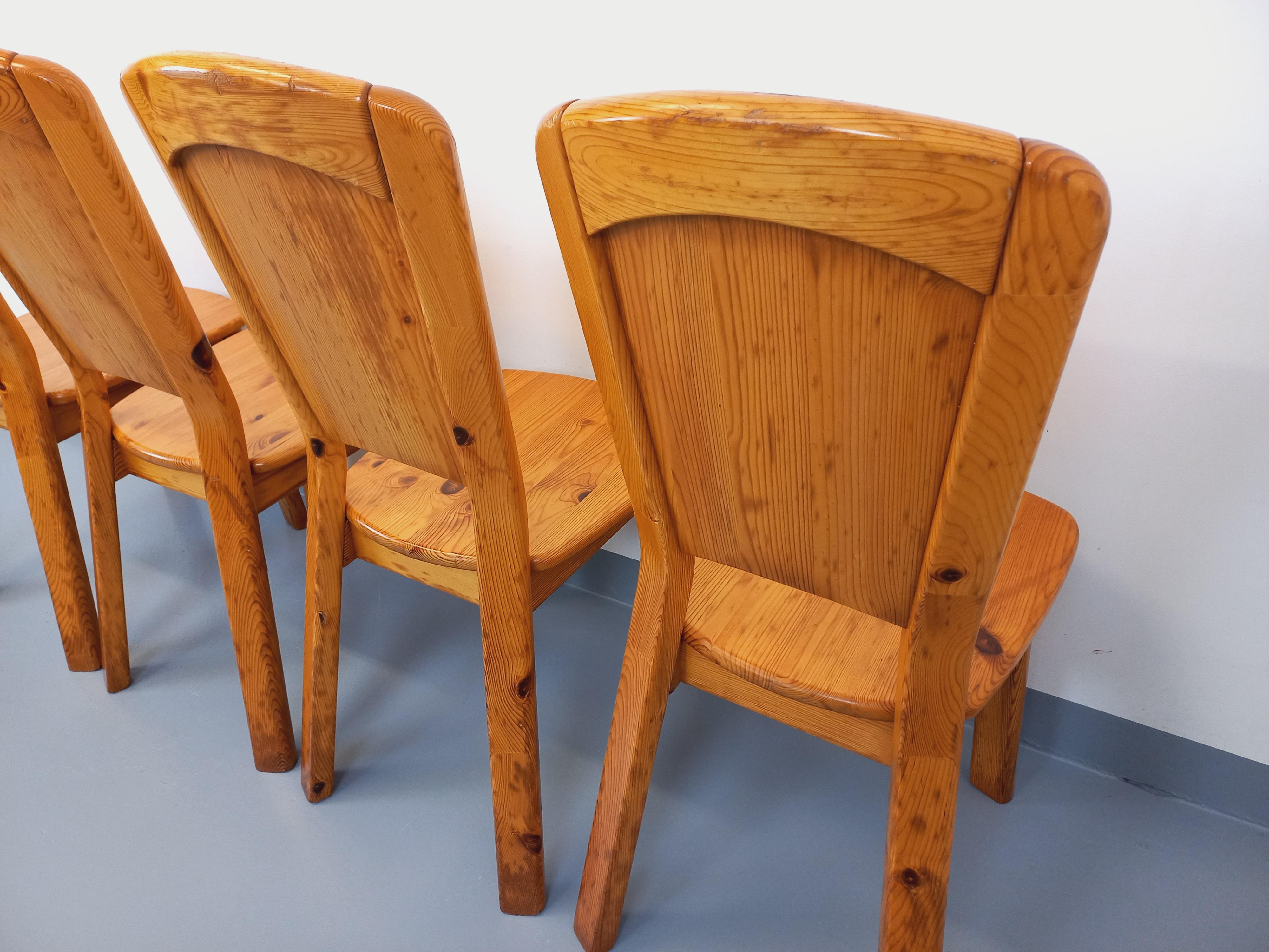 Suite de 4 chaises Charlotte Perriand Les Arcs vintage en pin des années 70 im Angebot 4