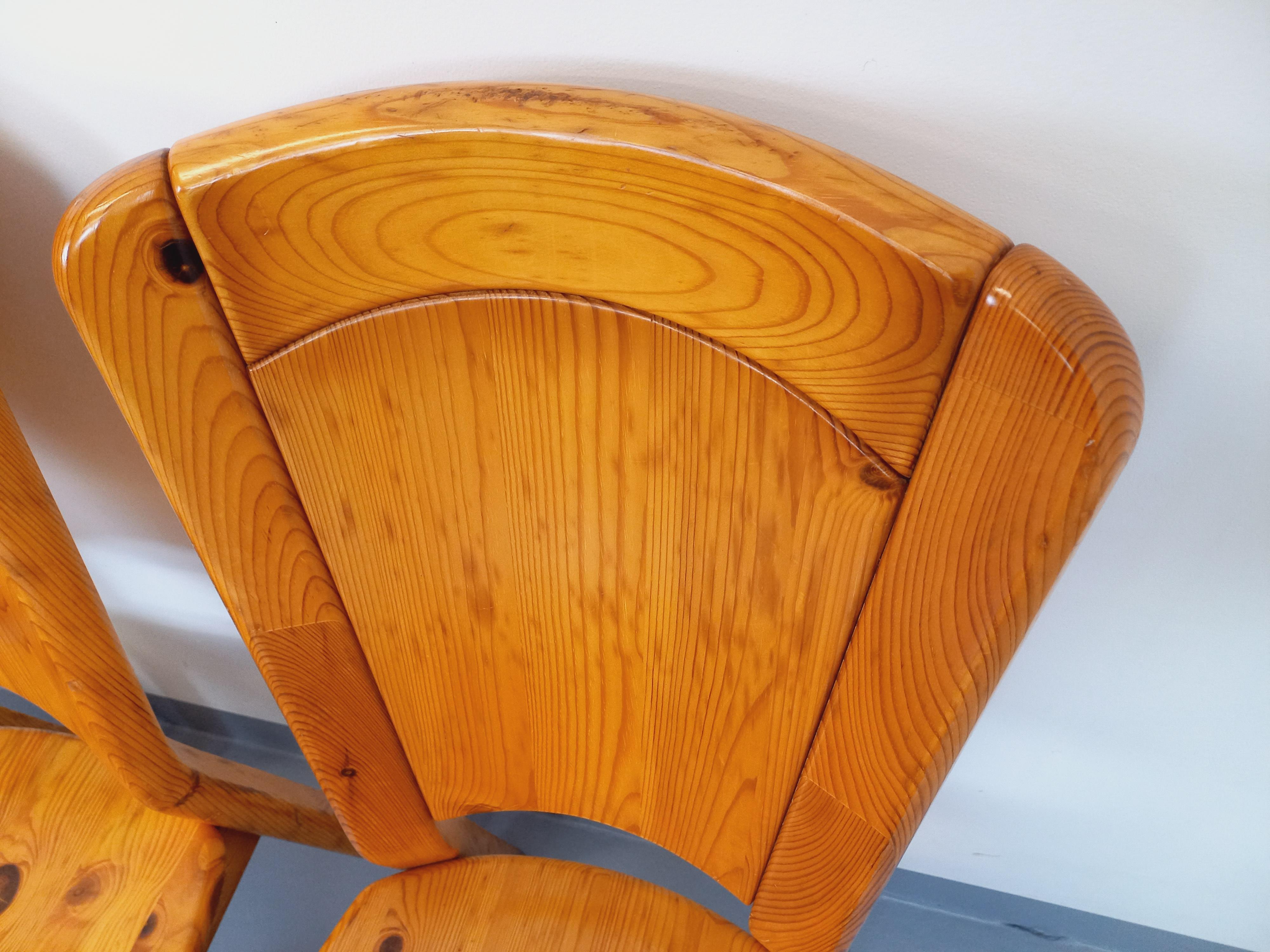 Suite de 4 chaises Charlotte Perriand Les Arcs vintage en pin des années 70 im Angebot 9