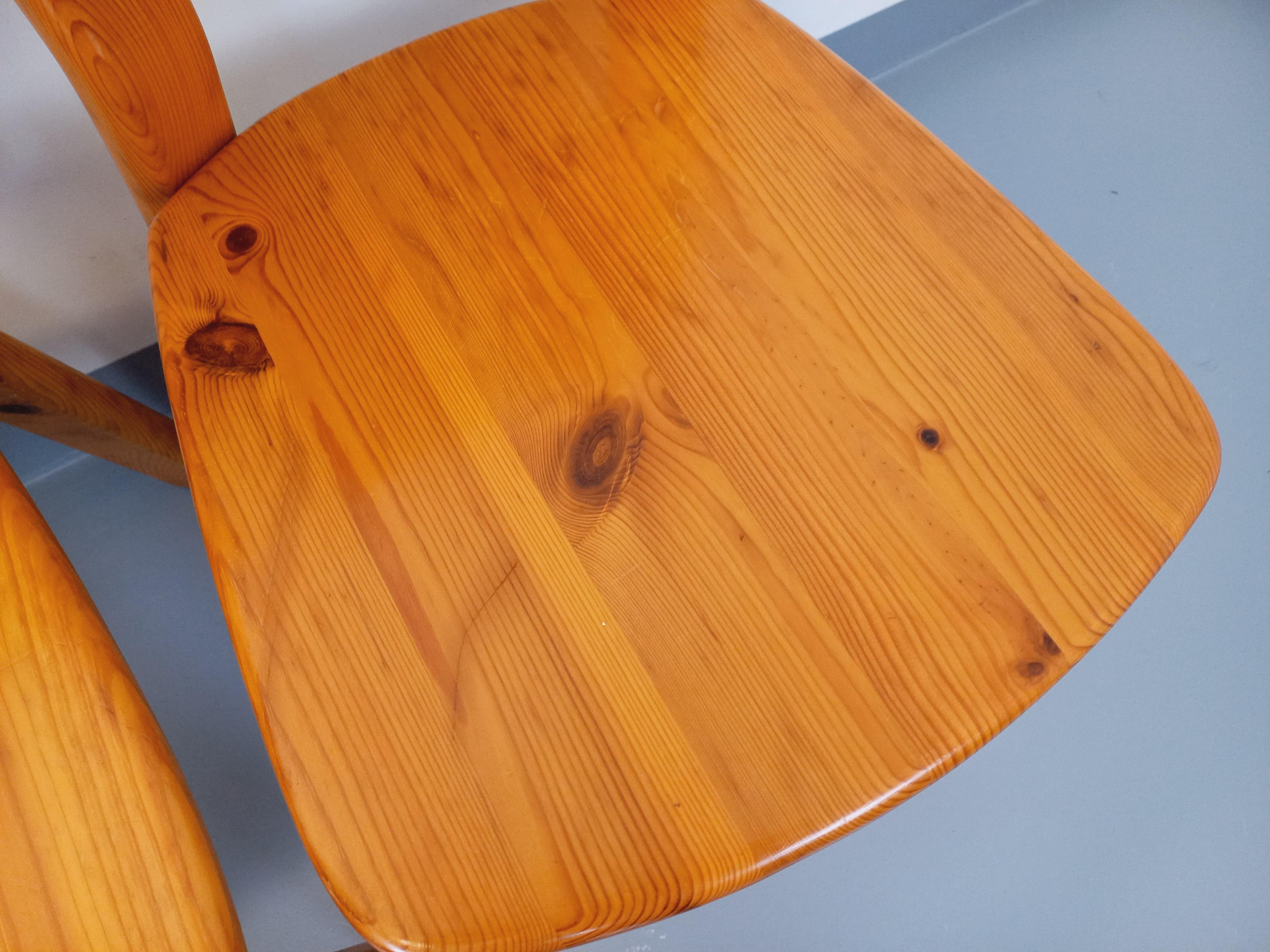 Suite de 4 chaises Charlotte Perriand Les Arcs vintage en pin des années 70 im Angebot 10