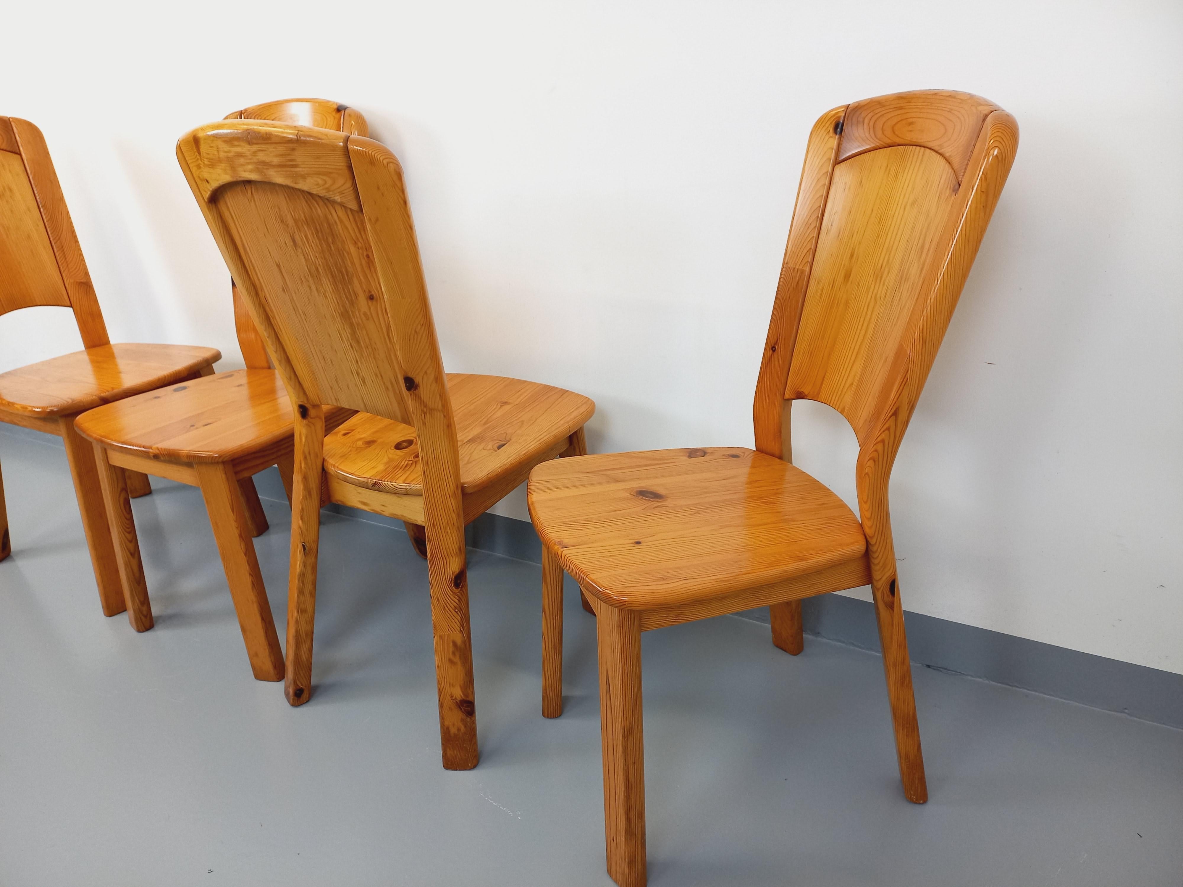Suite de 4 chaises Charlotte Perriand Les Arcs vintage en pin des années 70 (Moderne der Mitte des Jahrhunderts) im Angebot