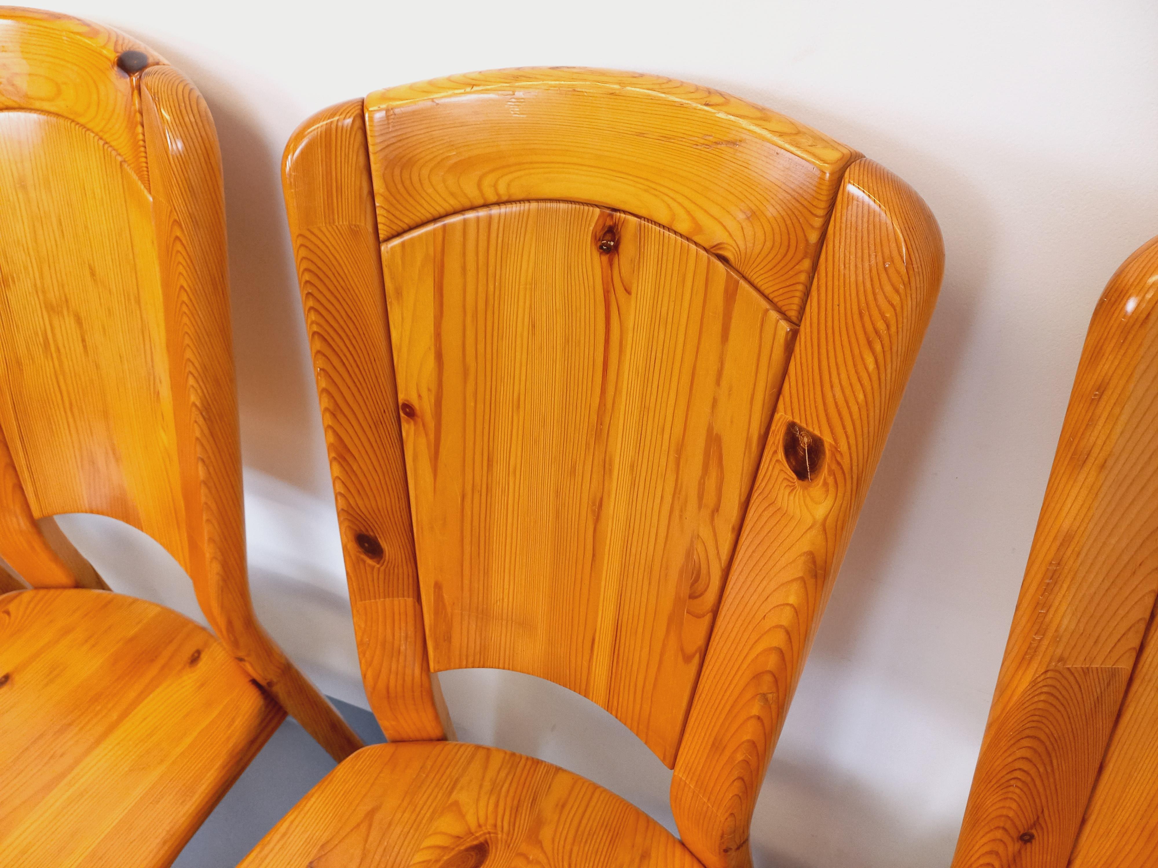 Suite de 4 chaises Charlotte Perriand Les Arcs vintage en pin des années 70 (Ende des 20. Jahrhunderts) im Angebot