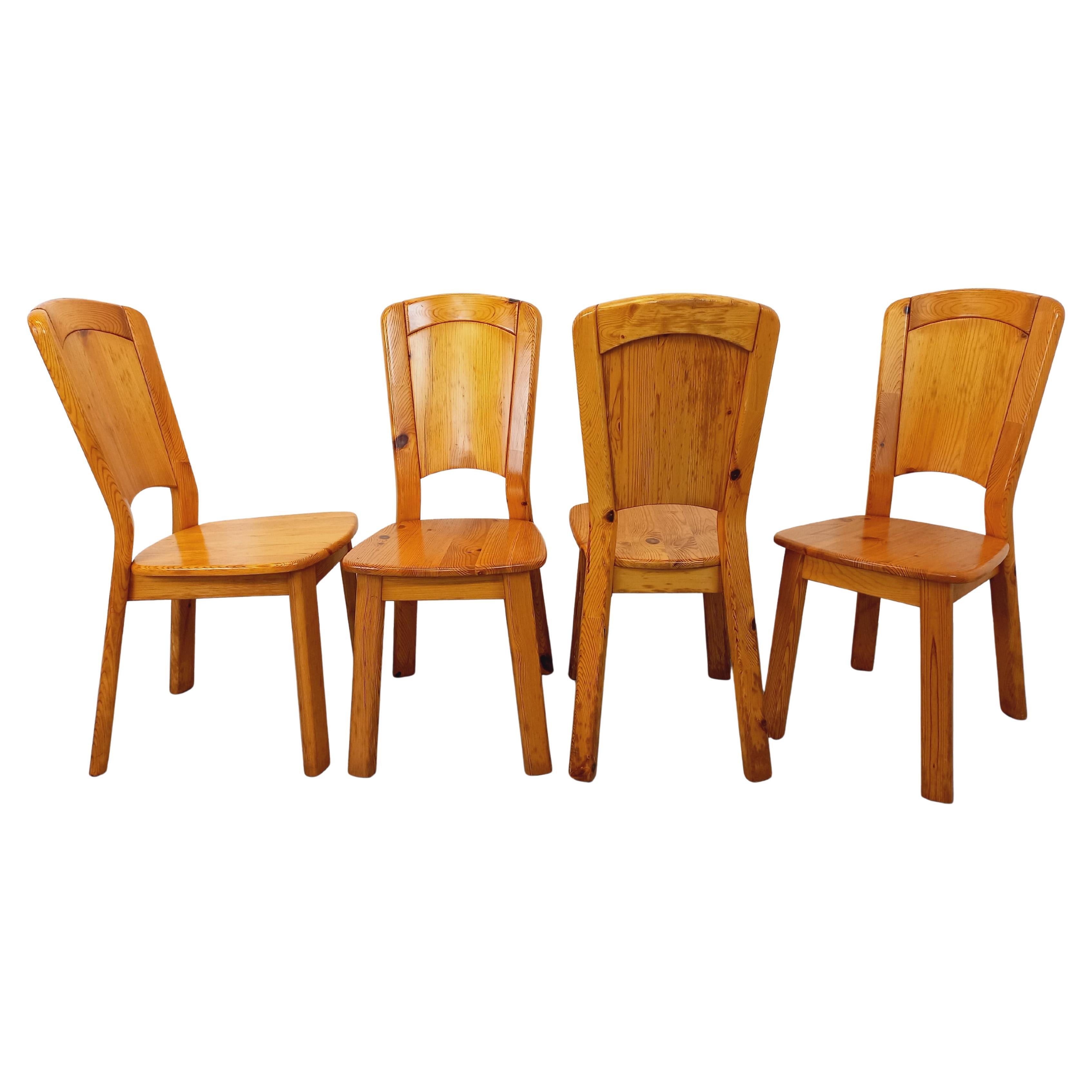 Suite de 4 chaises Charlotte Perriand Les Arcs vintage en pin des années 70