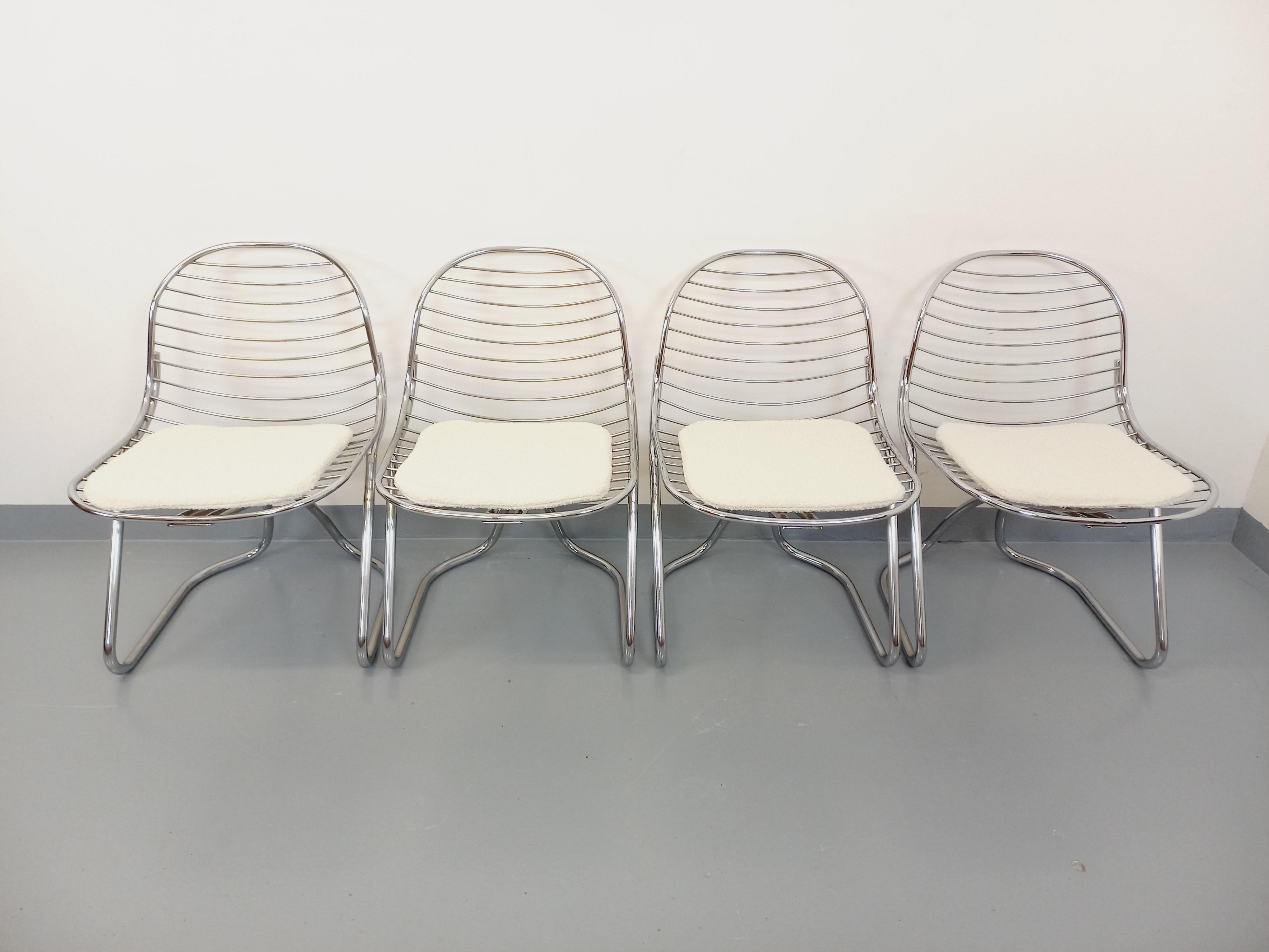 Suite de 4 chaises italiennes vintage Gastone Rinaldi en métal chromé et galette For Sale 4