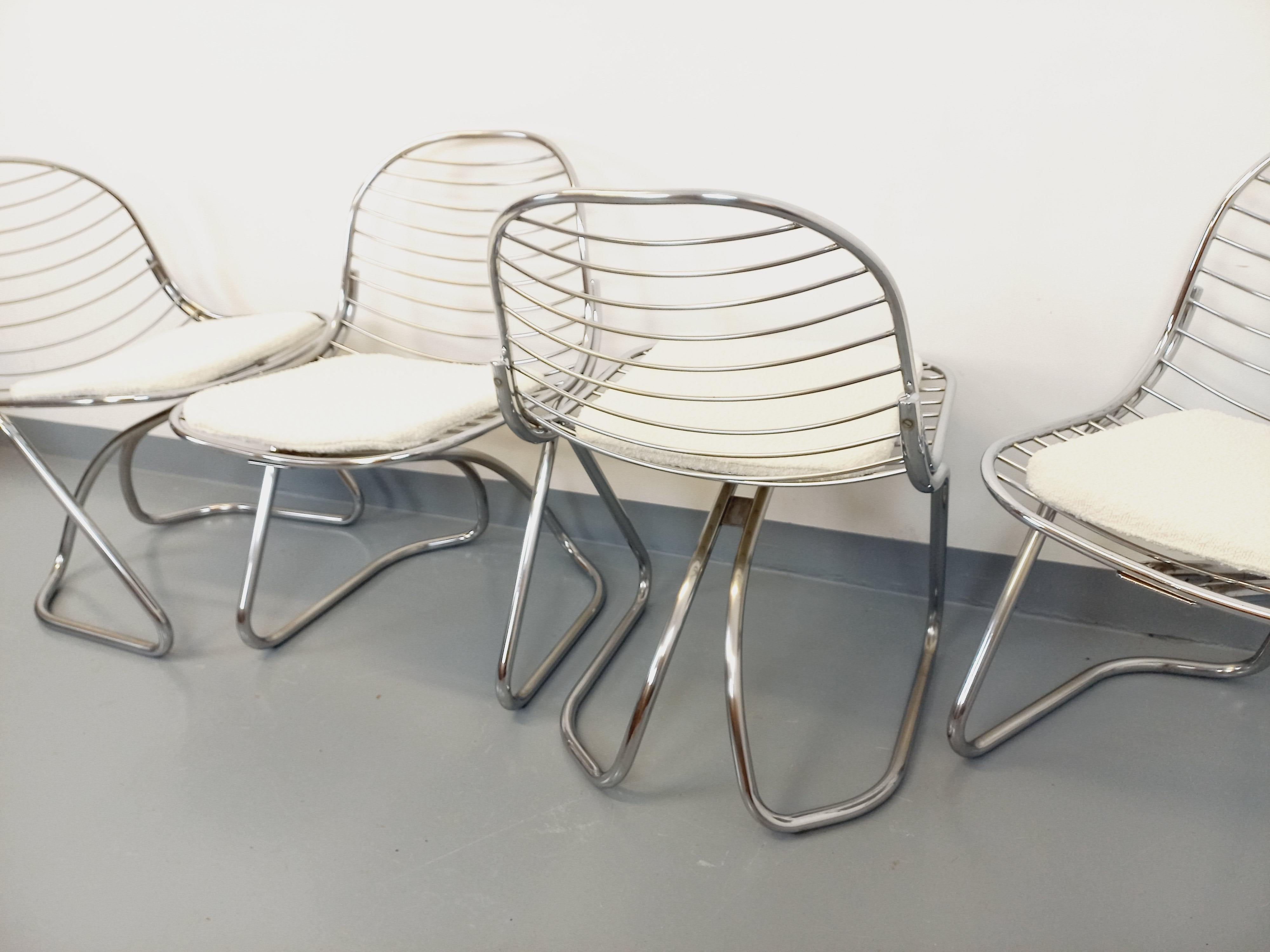 Metal Suite de 4 chaises italiennes vintage Gastone Rinaldi en métal chromé et galette For Sale