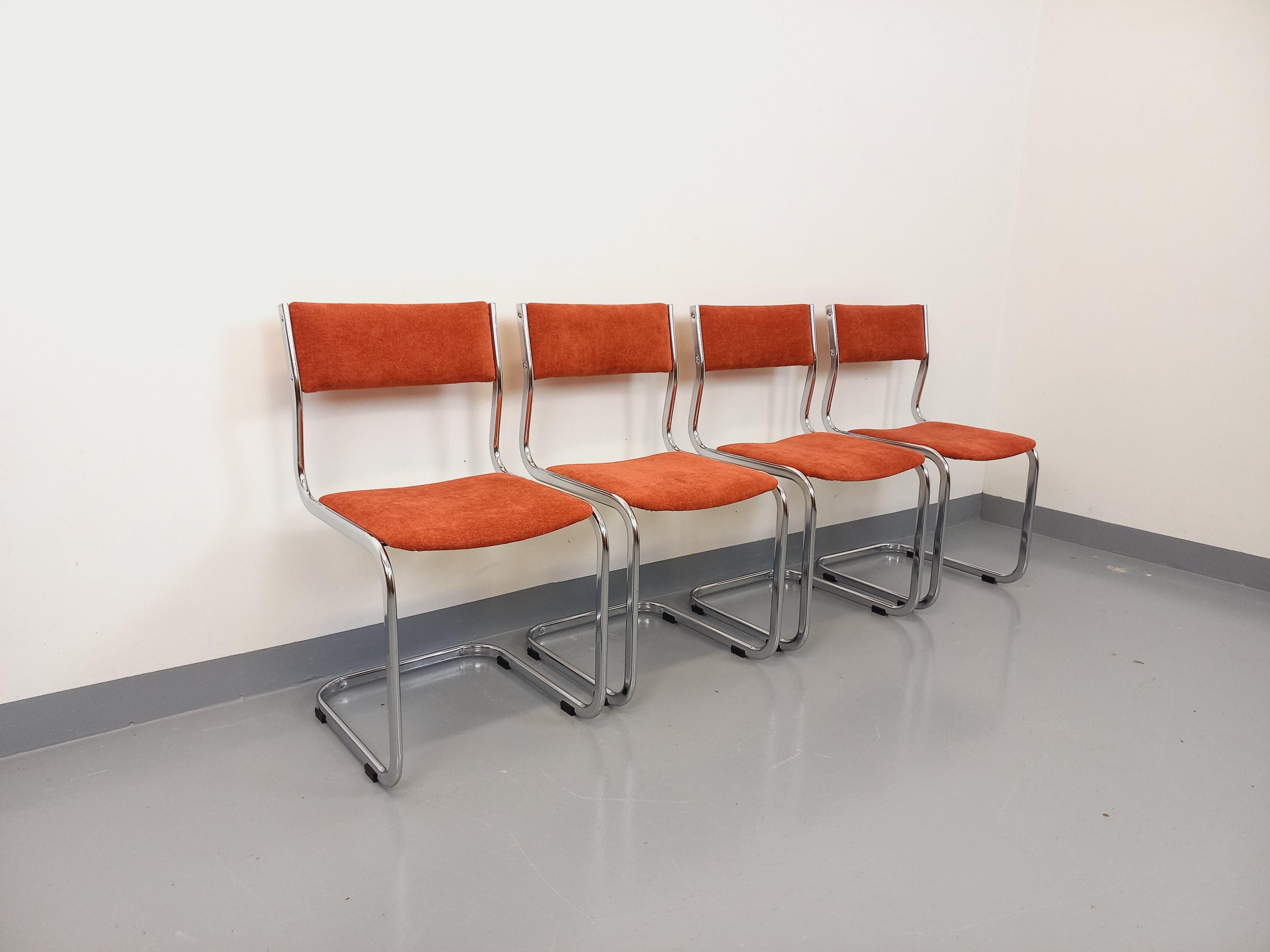 Suite de 4 chaises luge vintage en métal chromé et tissu des années 70 im Angebot 7
