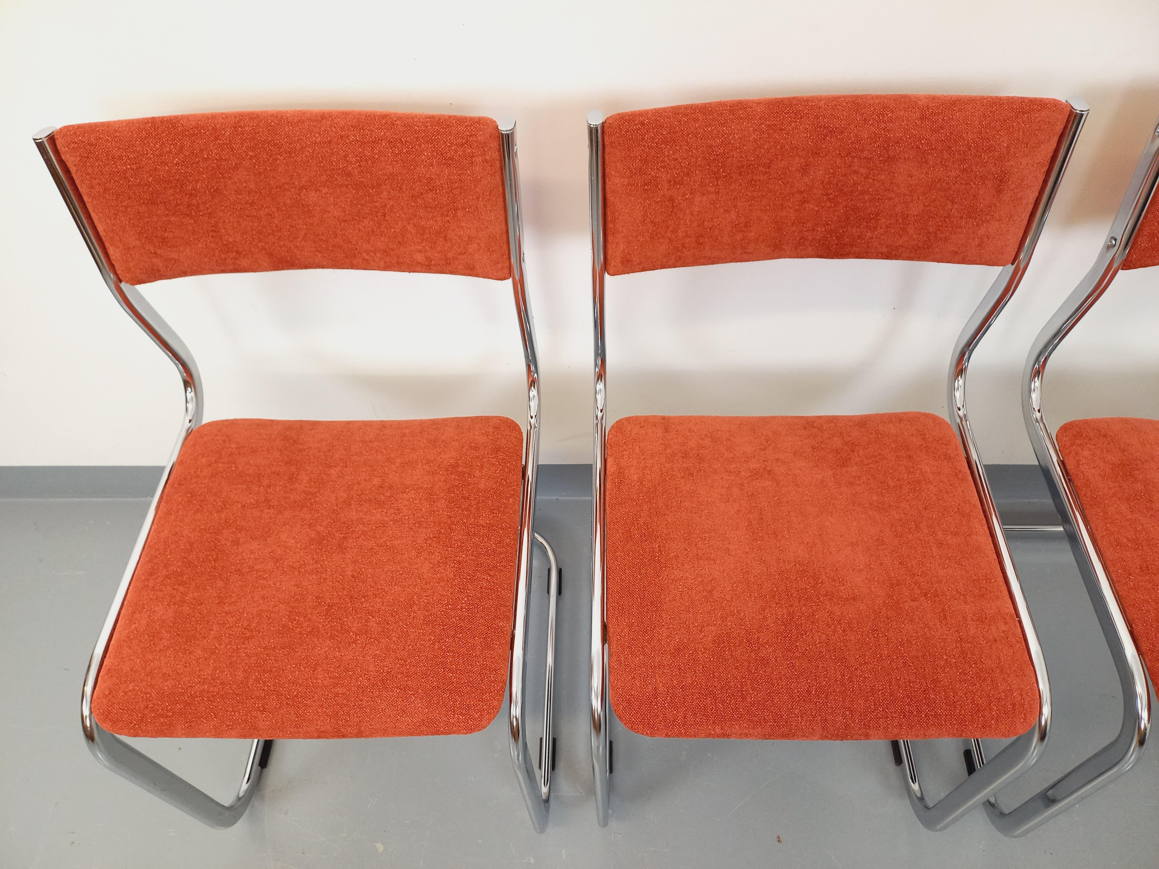 Suite de 4 chaises luge vintage en métal chromé et tissu des années 70 im Angebot 8
