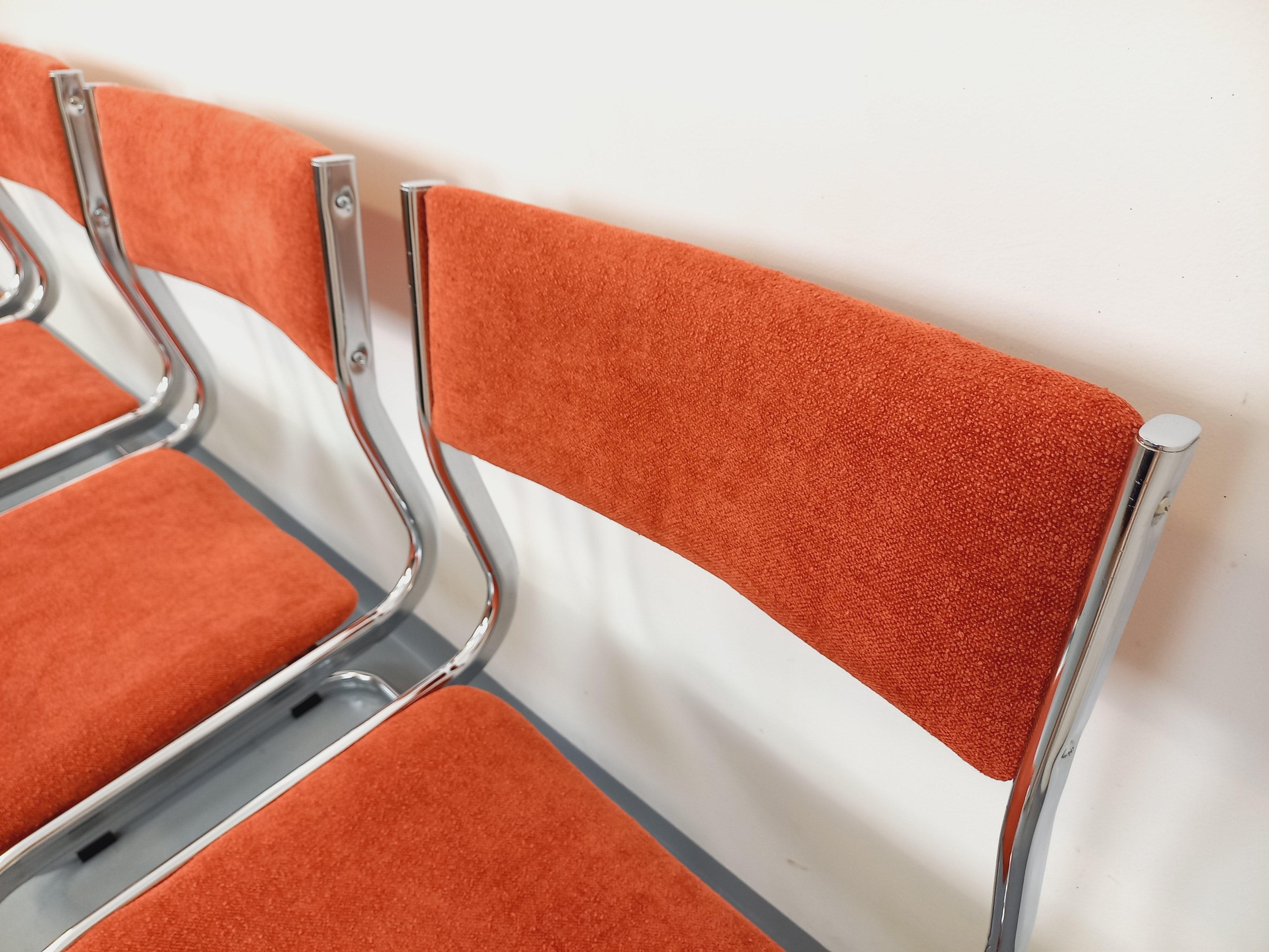 Suite de 4 chaises luge vintage en métal chromé et tissu des années 70 im Angebot 11