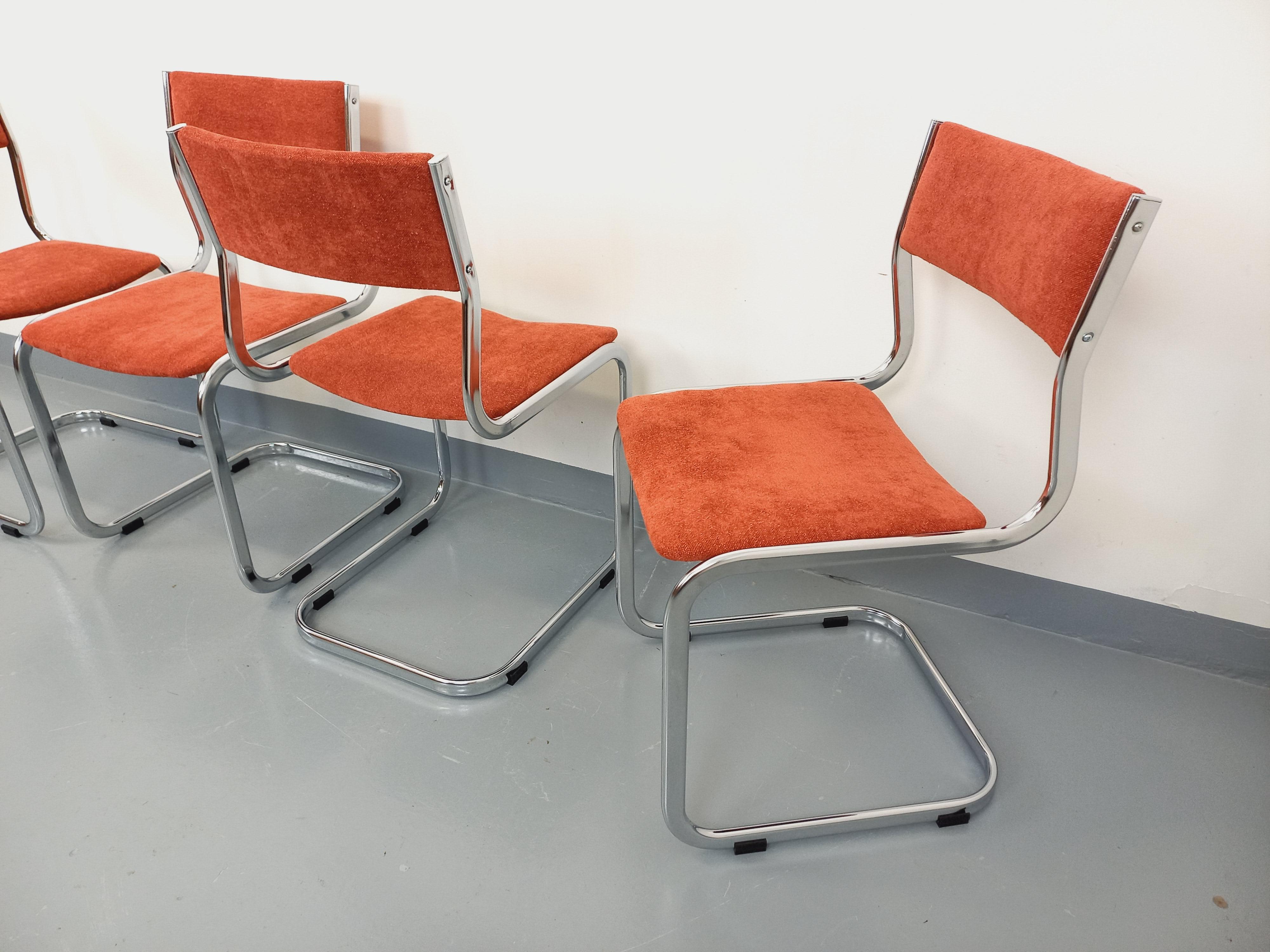 Suite de 4 chaises luge vintage en métal chromé et tissu des années 70 im Angebot 2