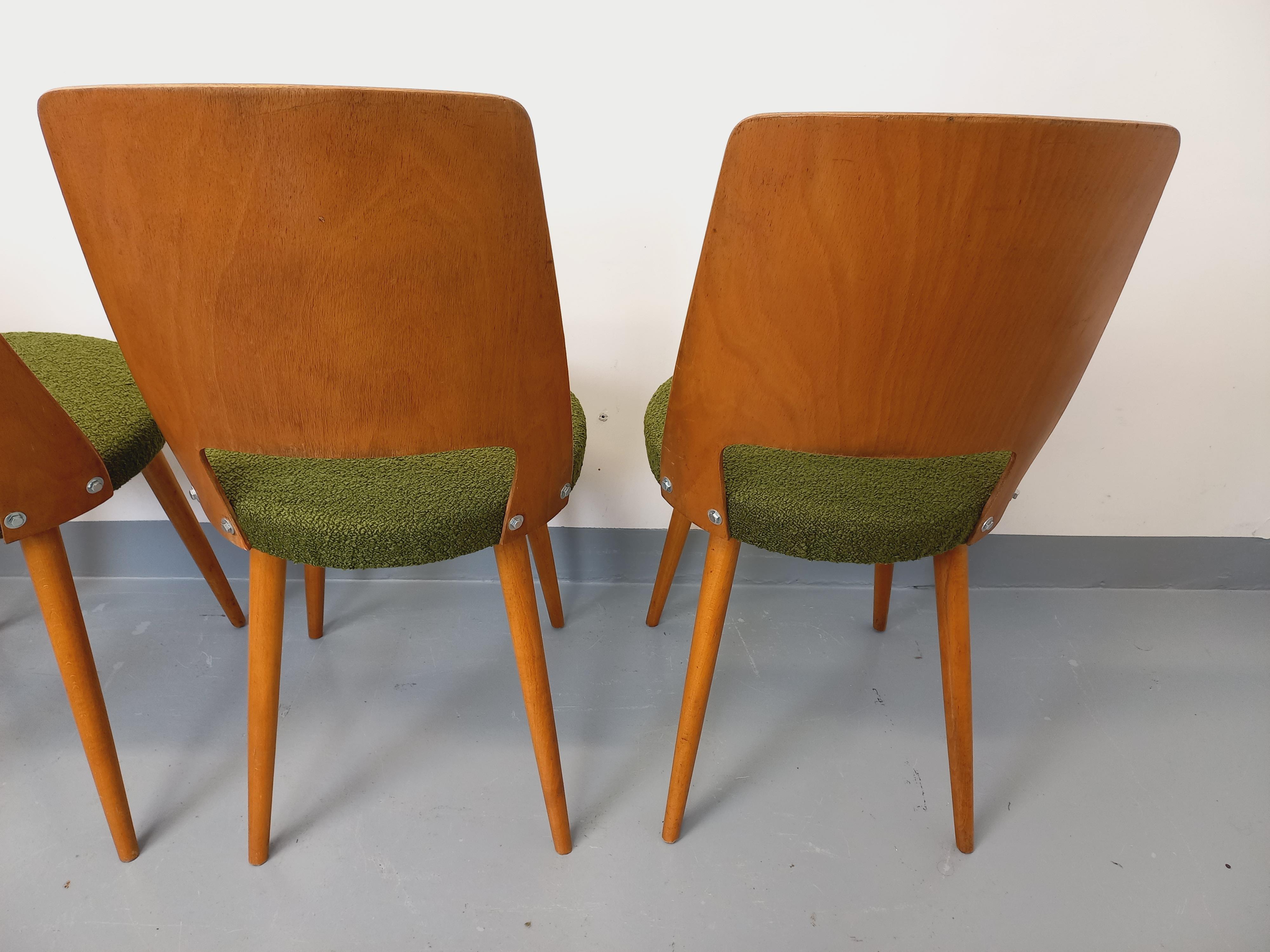 Suite di 4 sedie Mondor vintage del marchio Boi in legno e tessuto bouclette in vendita 5