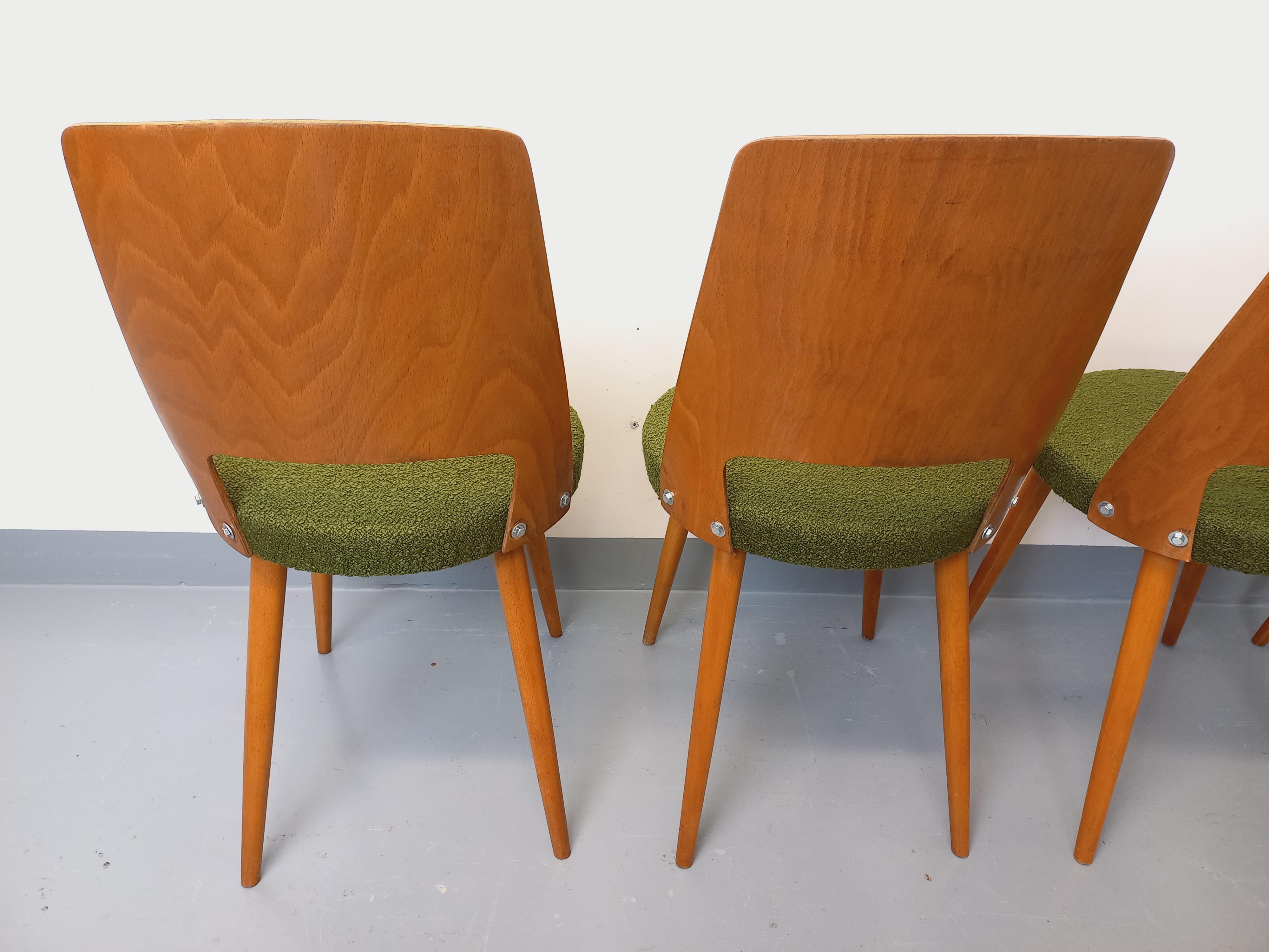 Suite di 4 sedie Mondor vintage del marchio Boi in legno e tessuto bouclette in vendita 6