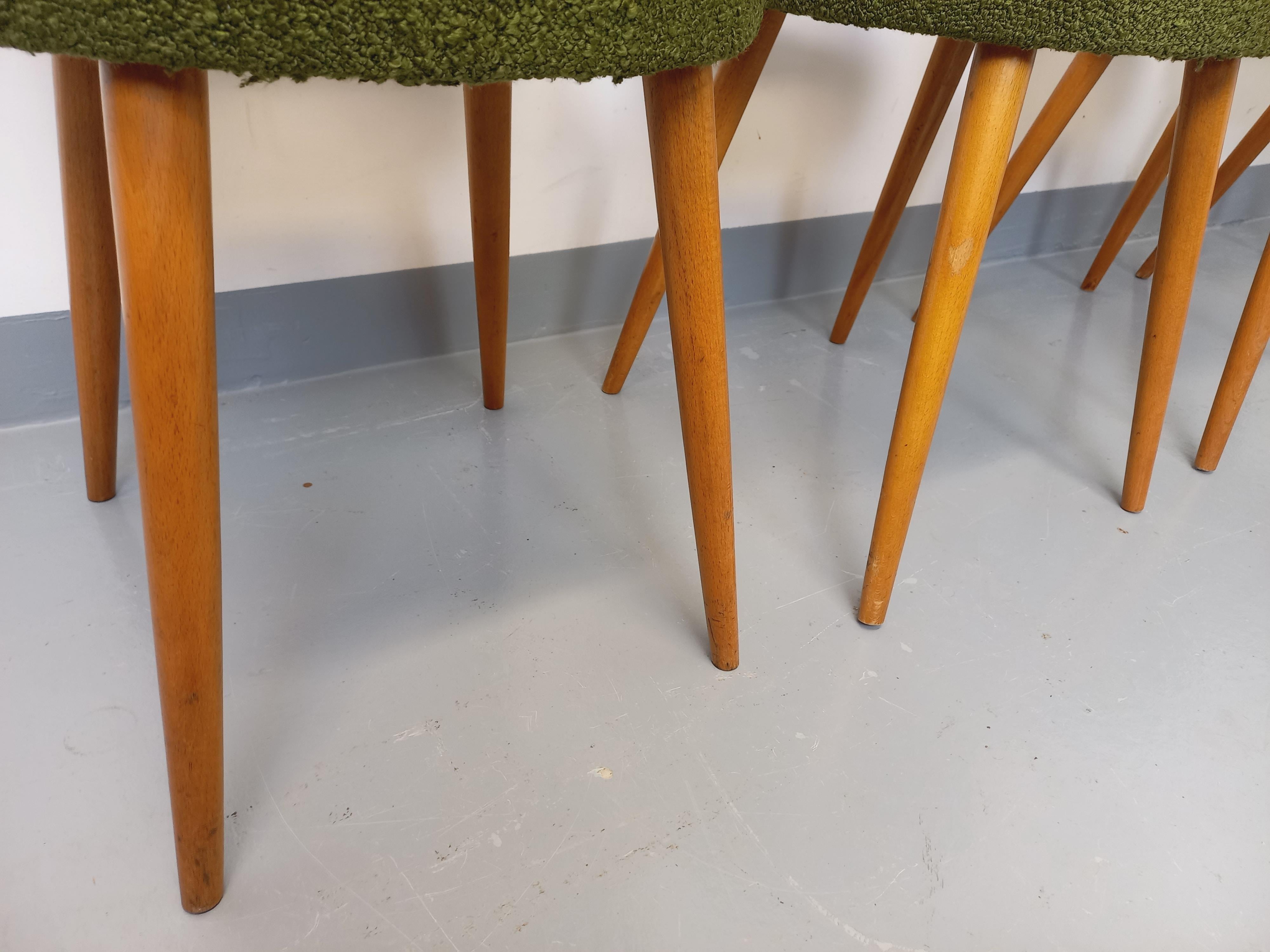 Suite di 4 sedie Mondor vintage del marchio Boi in legno e tessuto bouclette in vendita 8