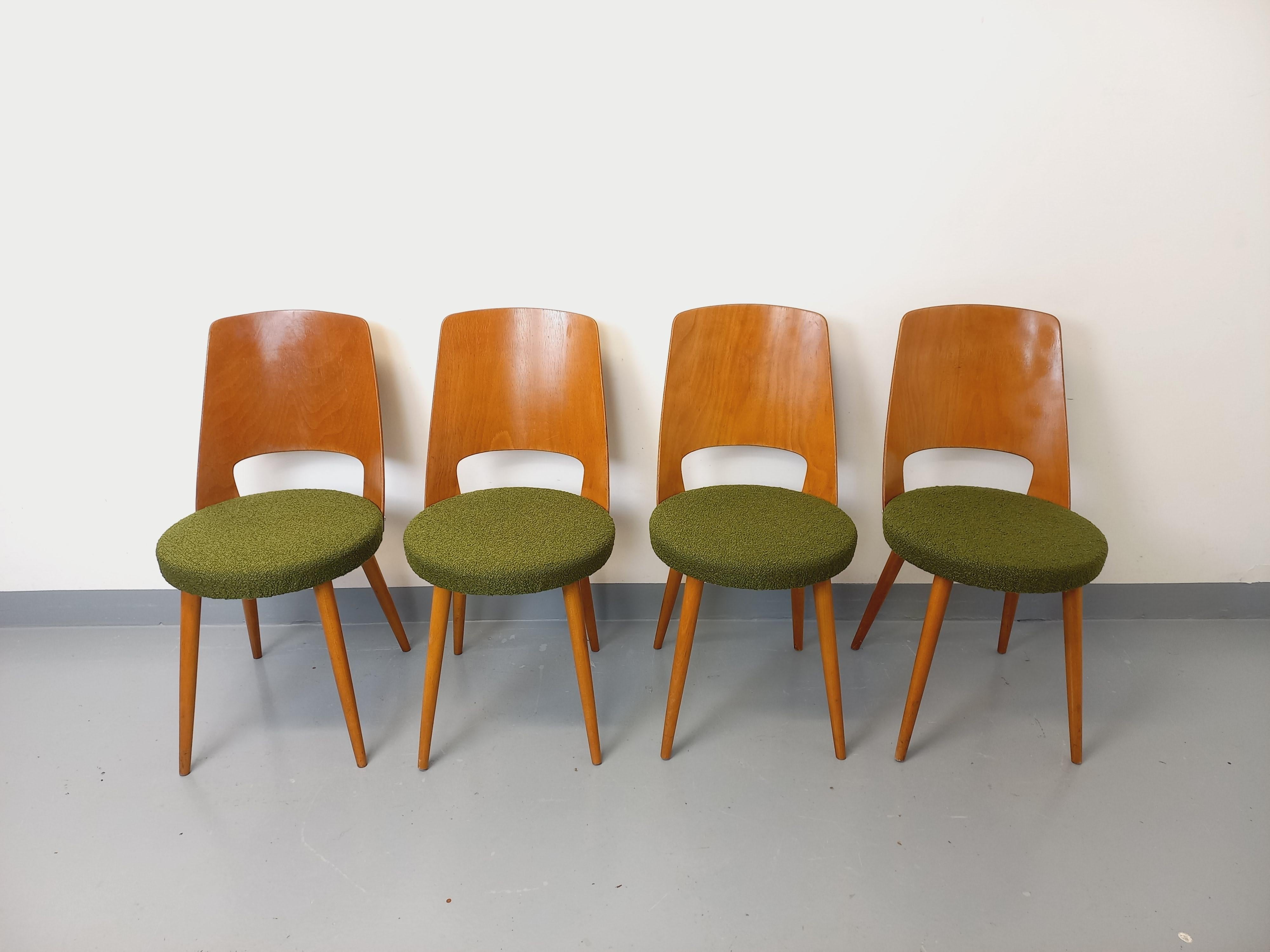 Suite di 4 sedie Mondor vintage del marchio Boi in legno e tessuto bouclette in vendita 13