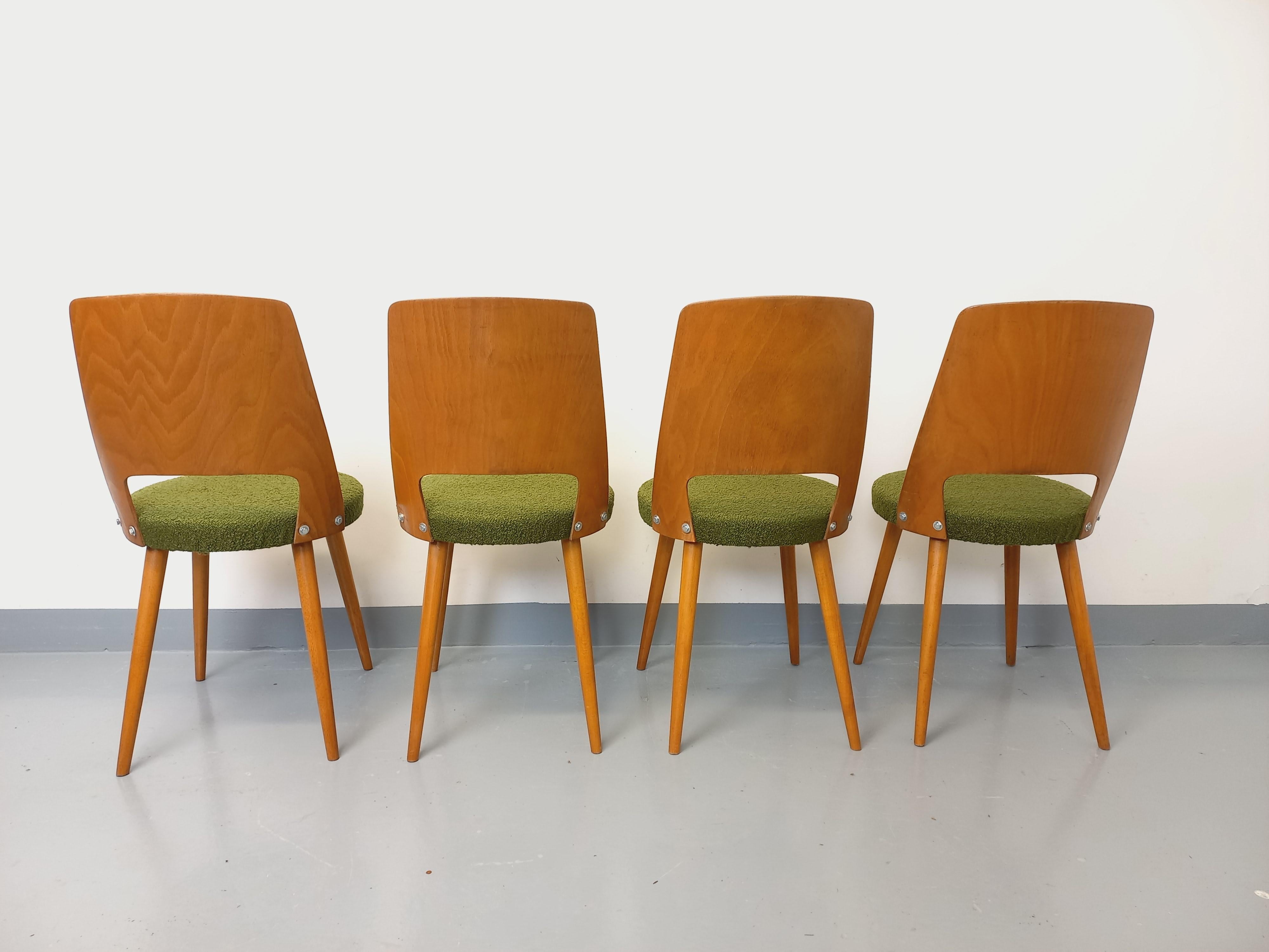 Mid-Century moderno Suite di 4 sedie Mondor vintage del marchio Boi in legno e tessuto bouclette in vendita