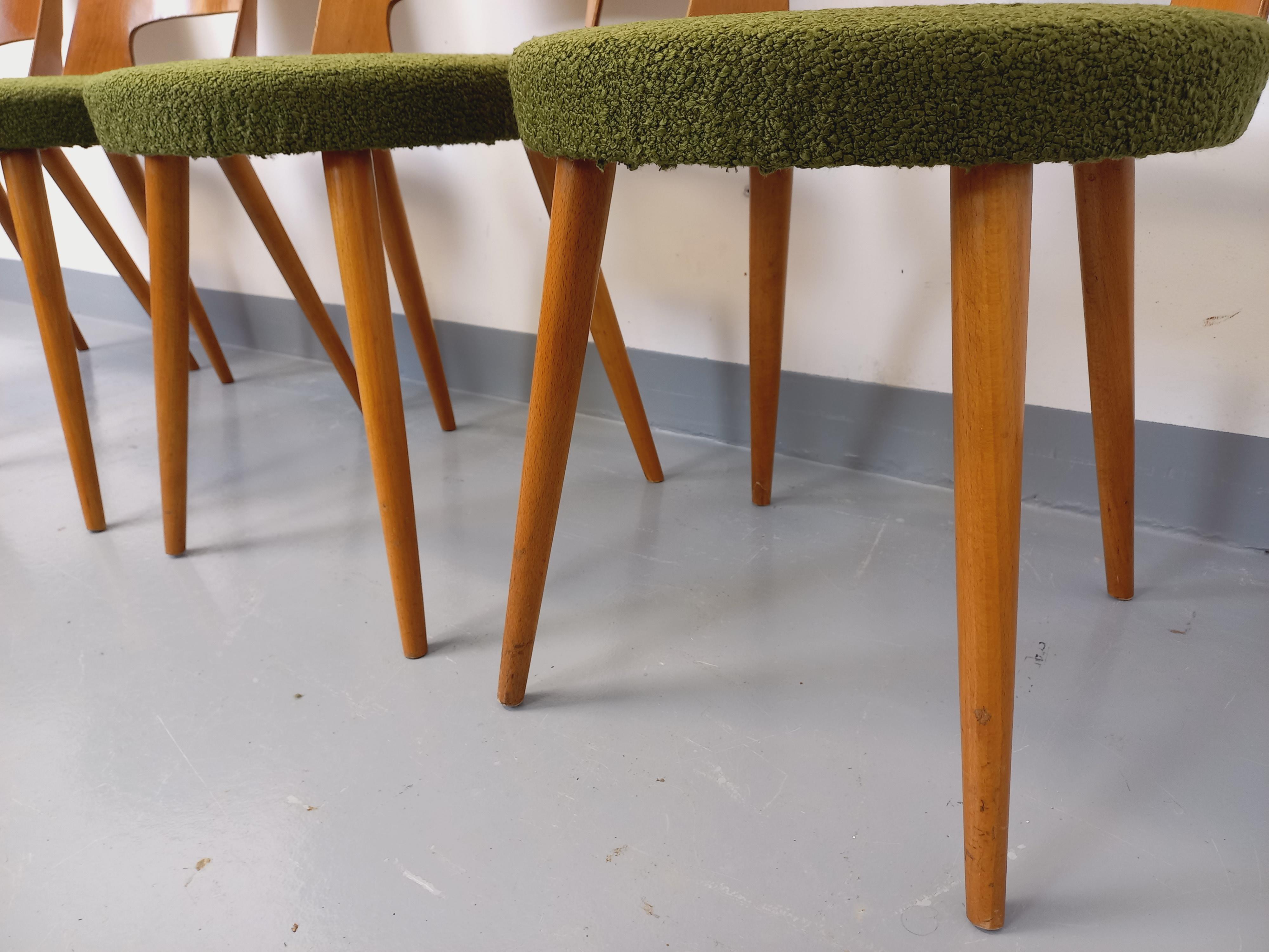 Metà XX secolo Suite di 4 sedie Mondor vintage del marchio Boi in legno e tessuto bouclette in vendita