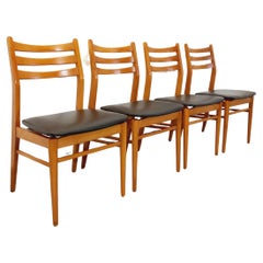 Suite de 4 chaises scandinaves vintage en bois et skai des années 50 60