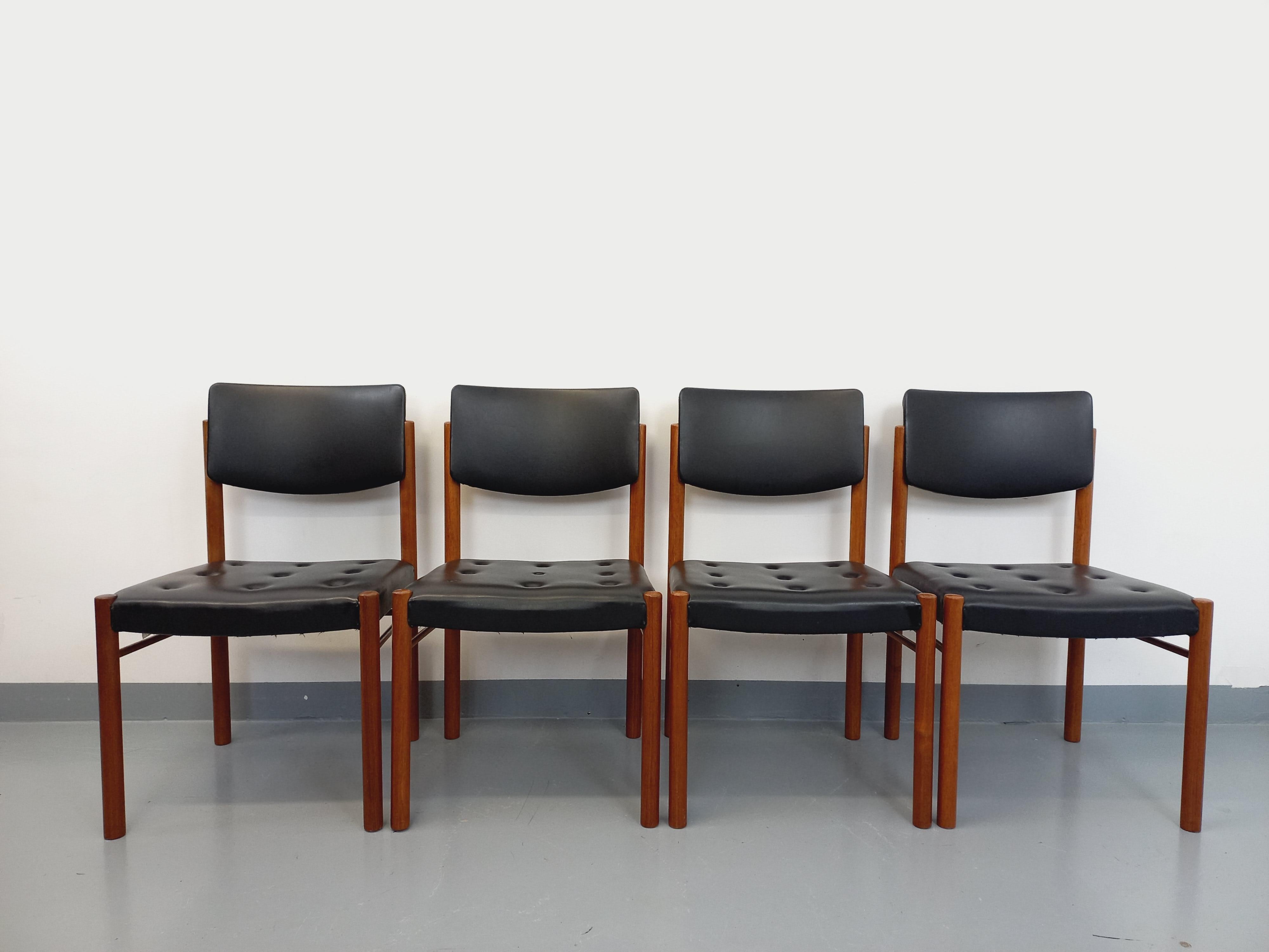 Suite de 4 chaises scandinaves vintage en teck des années 50 60 im Angebot 3