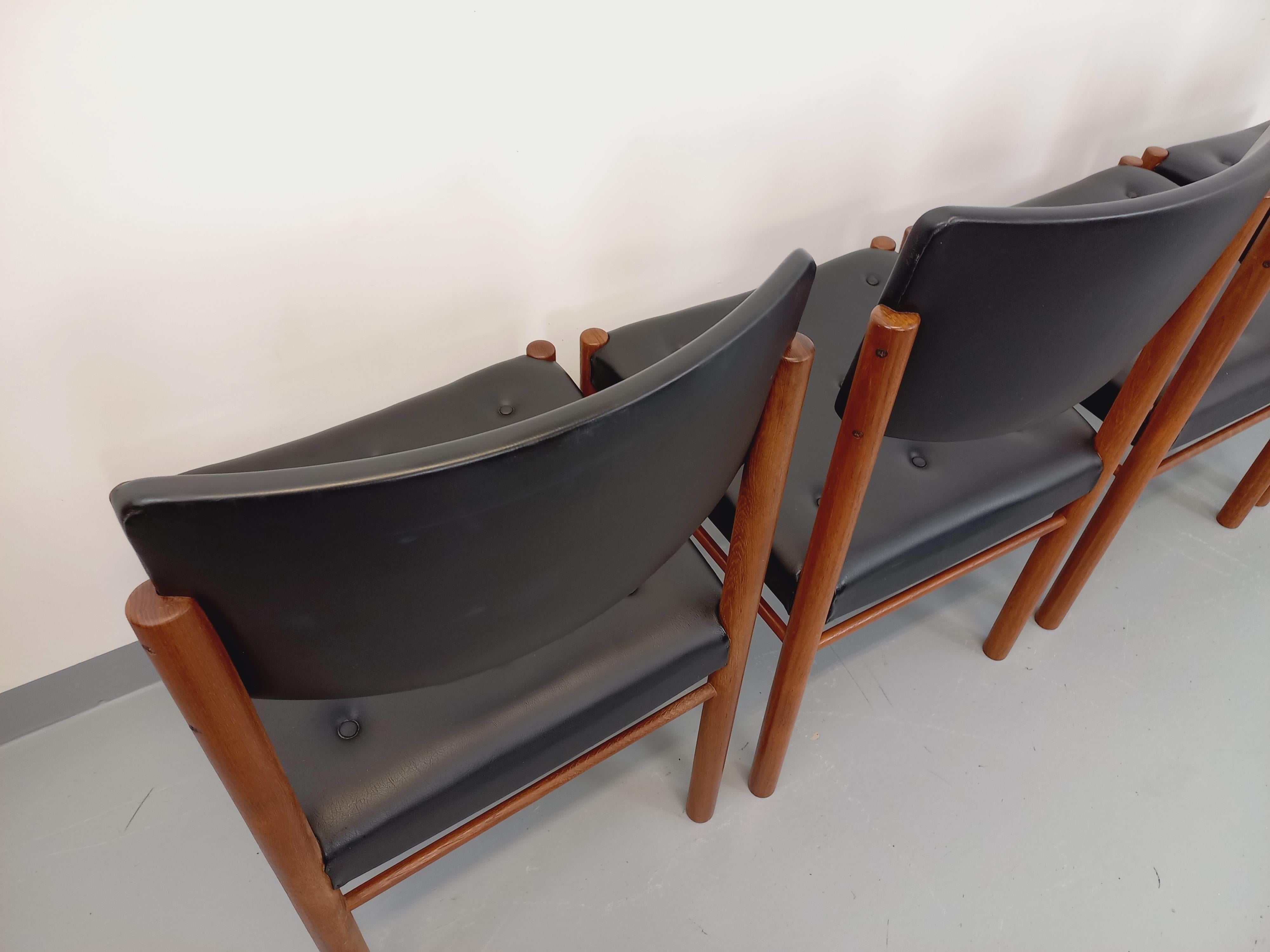 Suite de 4 chaises scandinaves vintage en teck des années 50 60 im Angebot 7