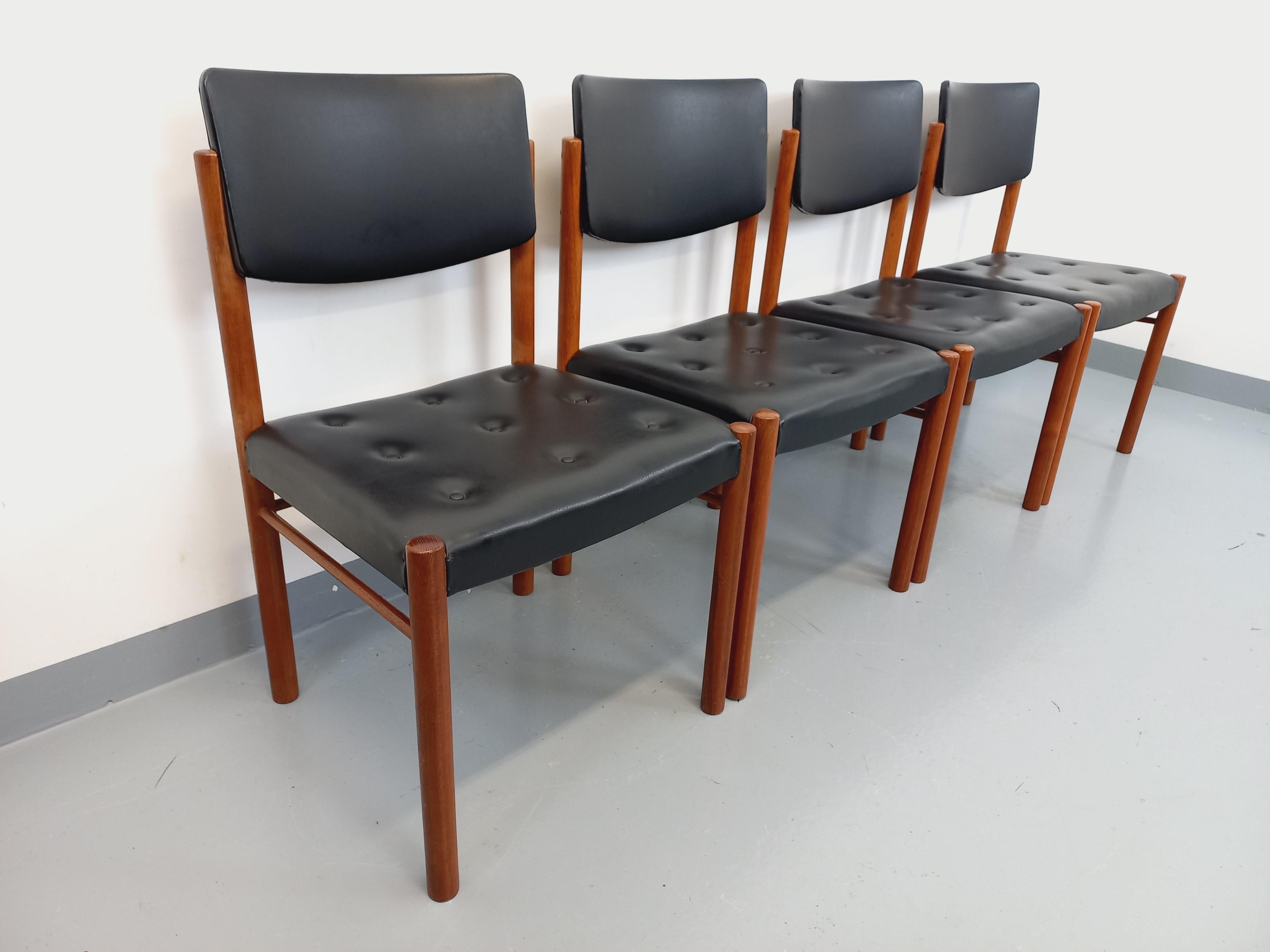 Suite de 4 chaises scandinaves vintage en teck des années 50 60 im Angebot 8