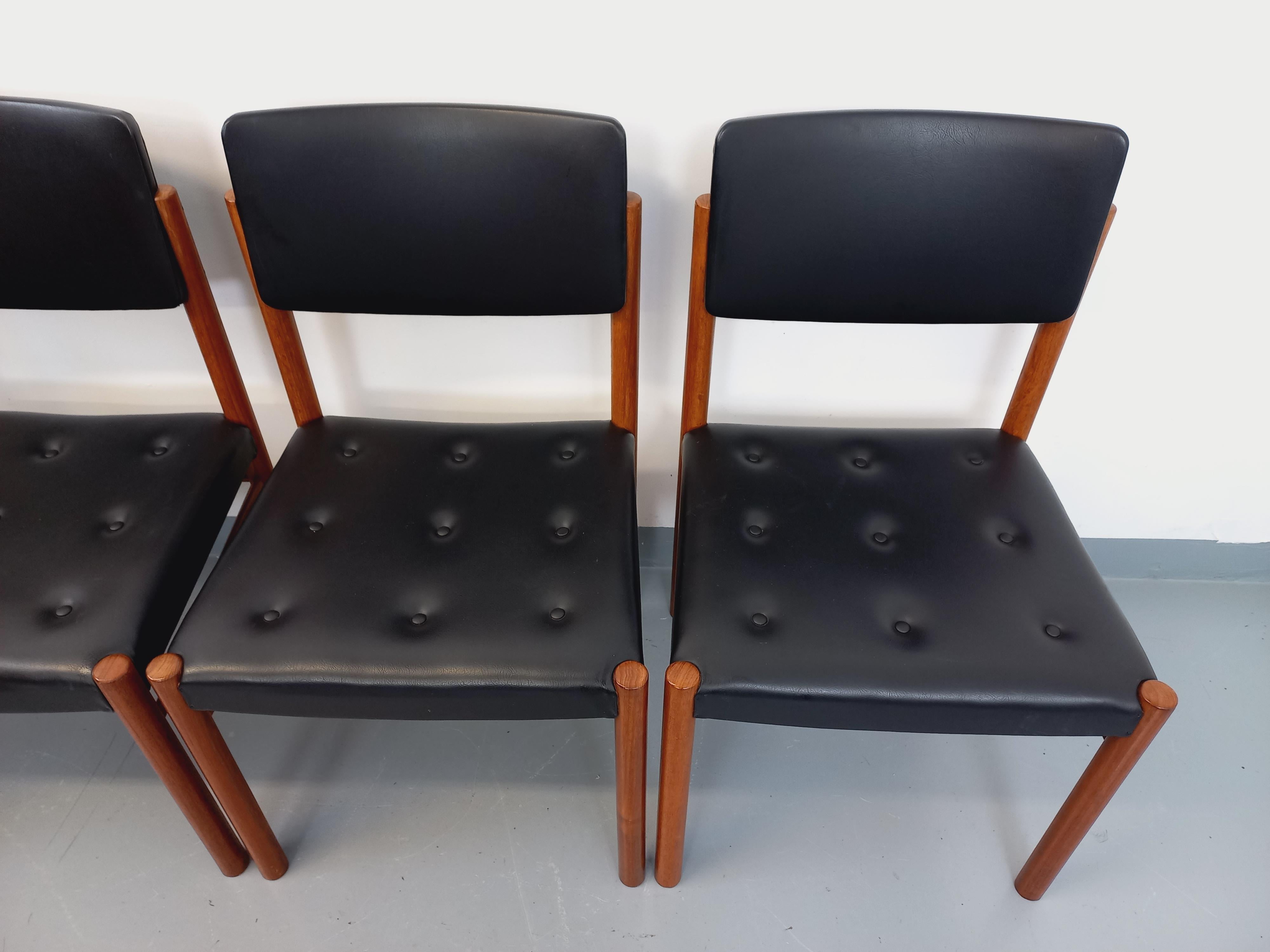Suite de 4 chaises scandinaves vintage en teck des années 50 60 im Angebot 9