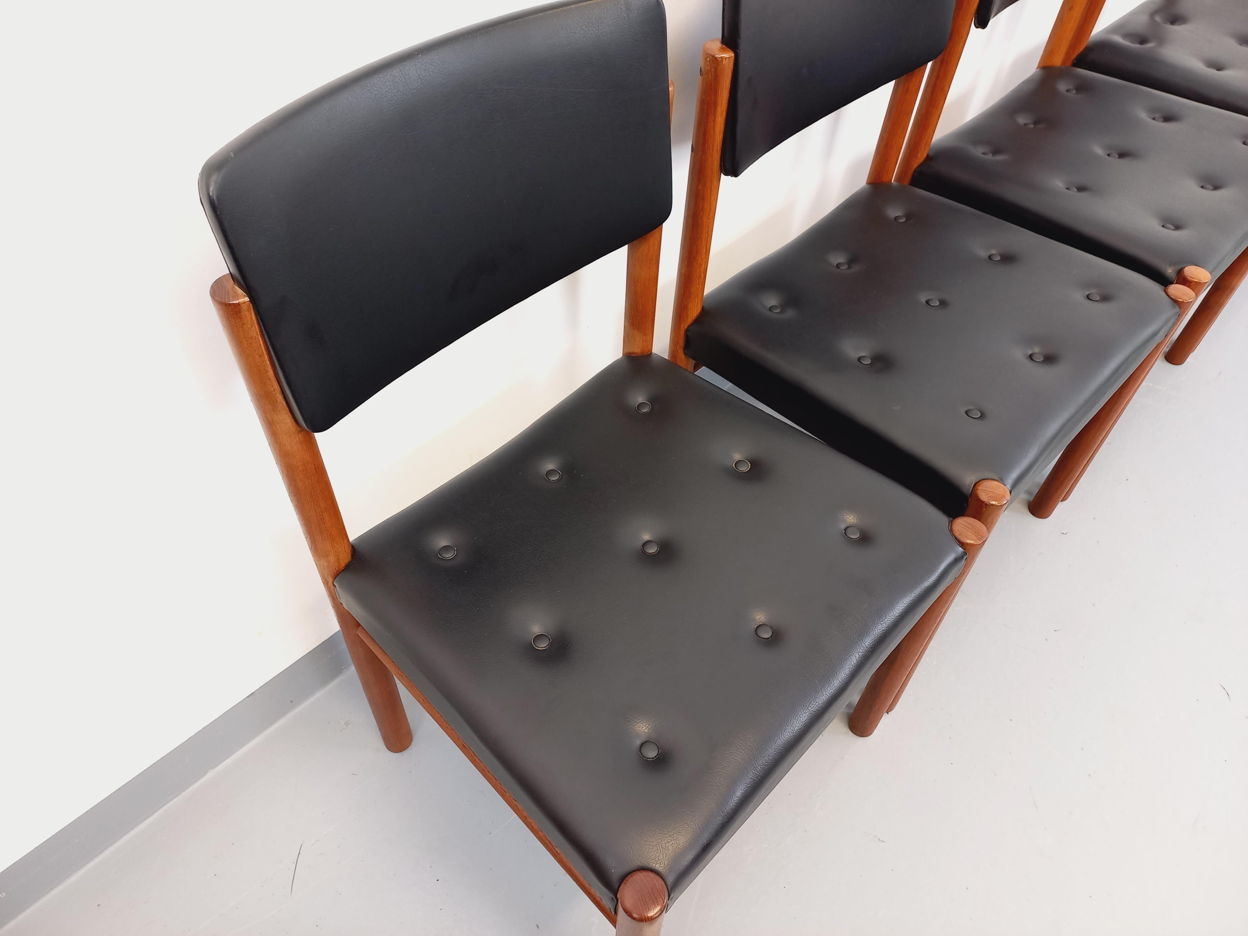 Suite de 4 chaises scandinaves vintage en teck des années 50 60 im Angebot 11