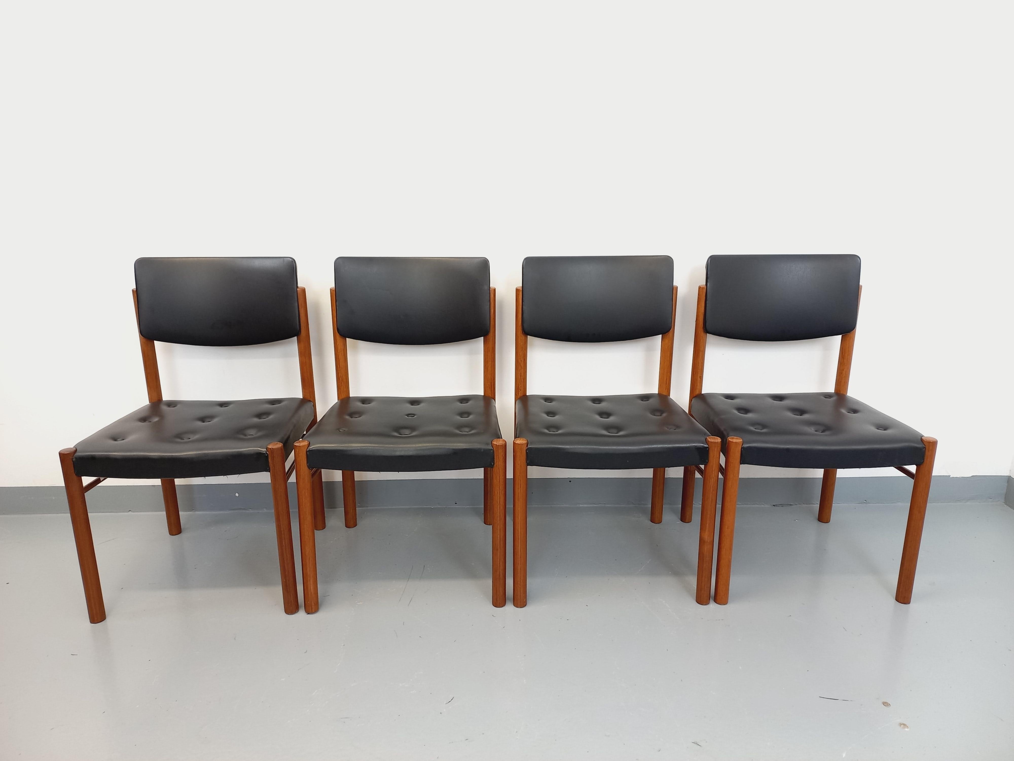 Suite de 4 chaises scandinaves vintage en teck des années 50 60 im Angebot 13