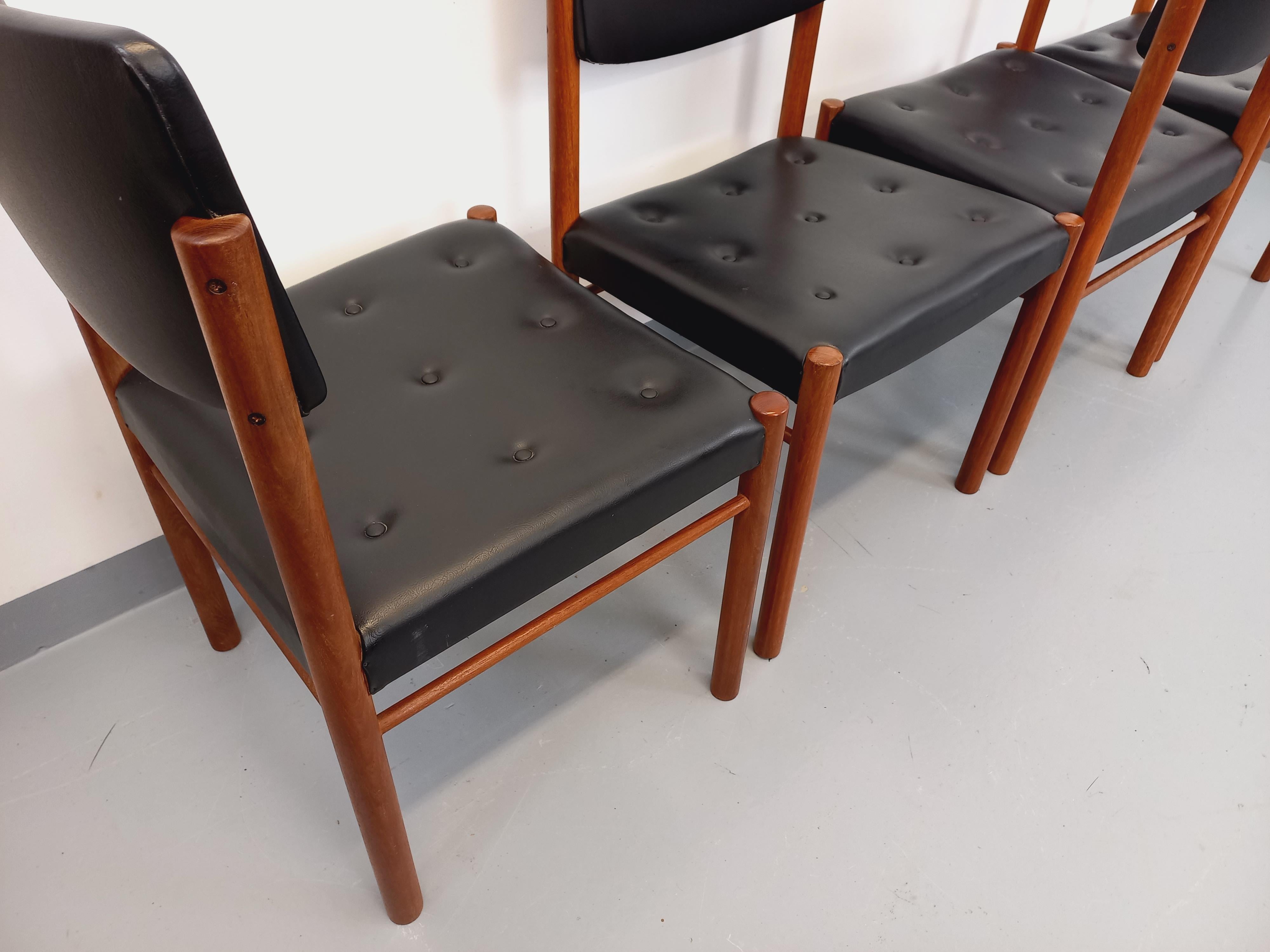 Suite de 4 chaises scandinaves vintage en teck des années 50 60 (Italienisch) im Angebot