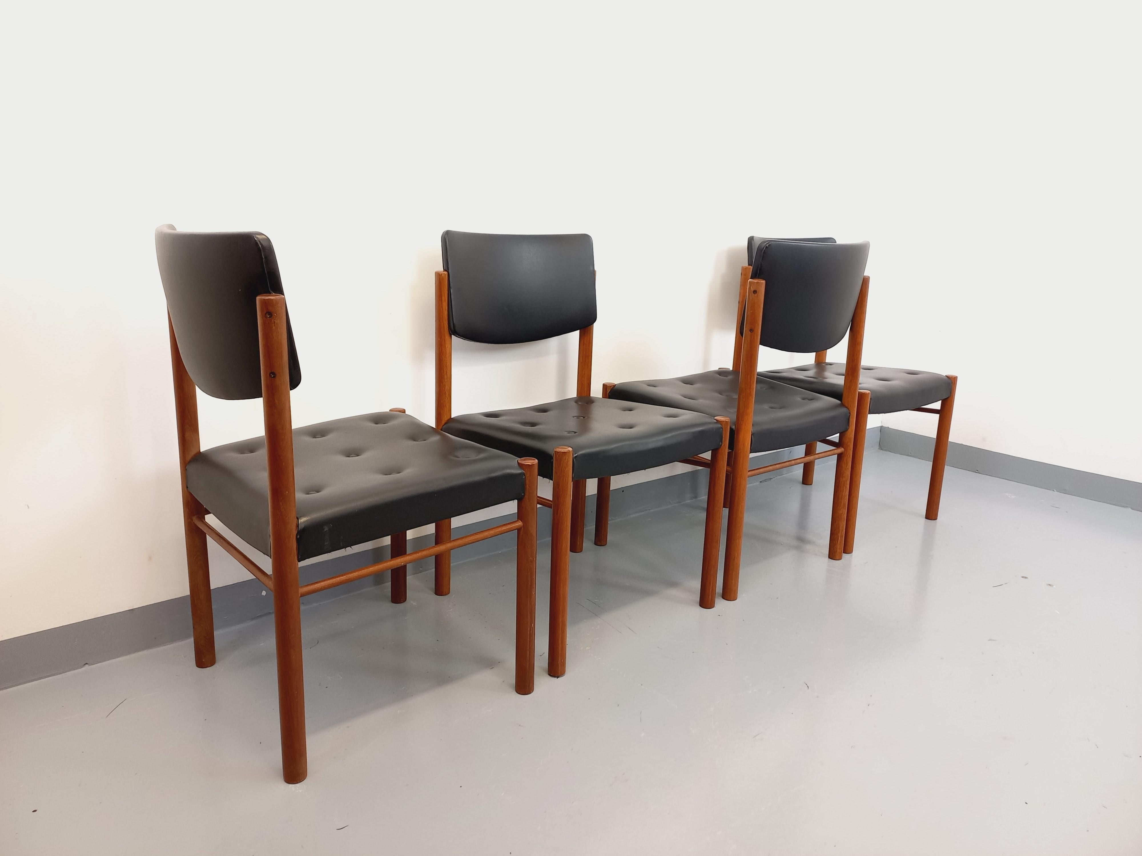 Suite de 4 chaises scandinaves vintage en teck des années 50 60 im Zustand „Gut“ im Angebot in BESANÇON, FR
