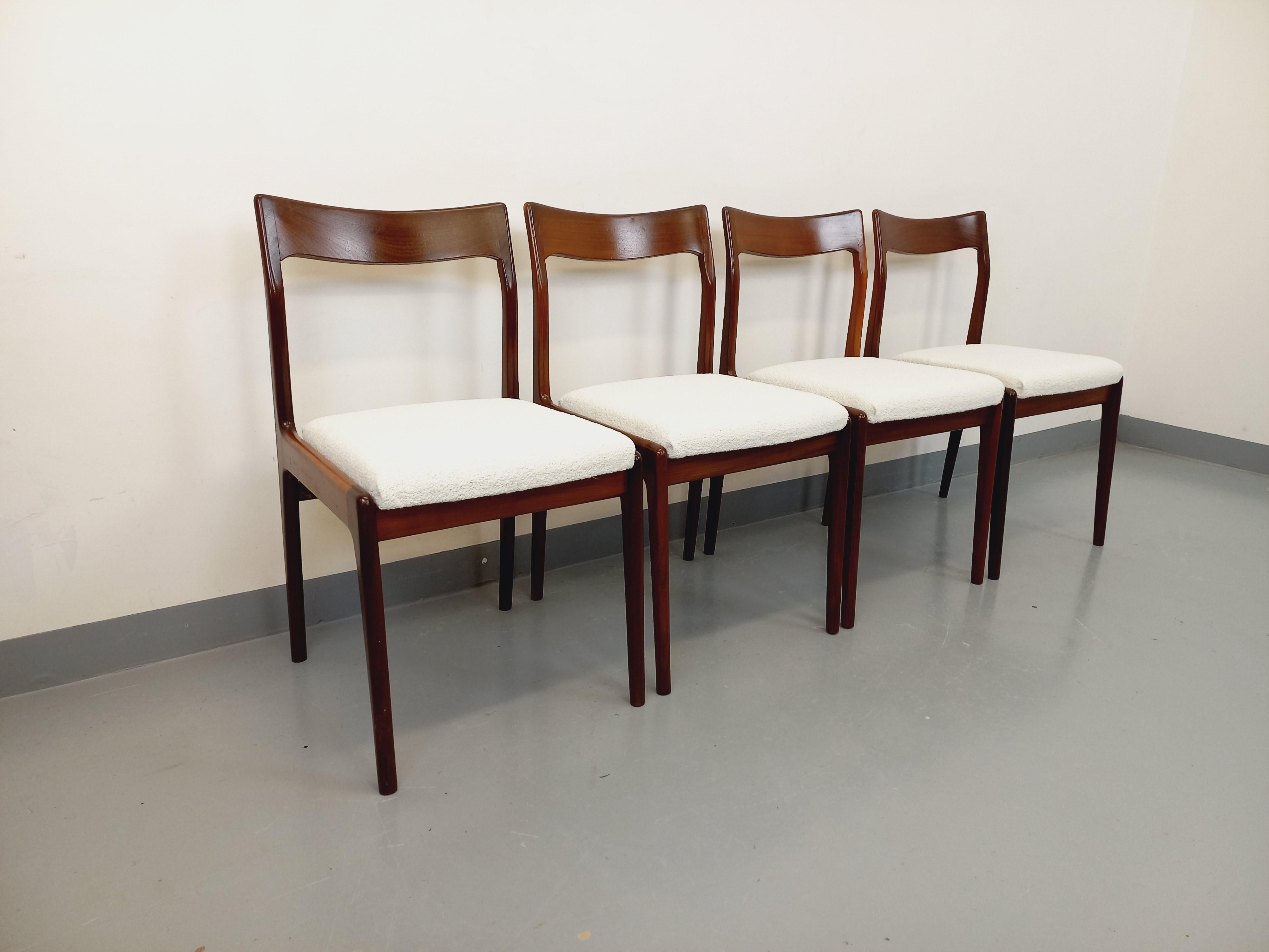 Suite mit 4 skandinavischen Liegestühlen aus den 60er Jahren in Teakholz im Angebot 4