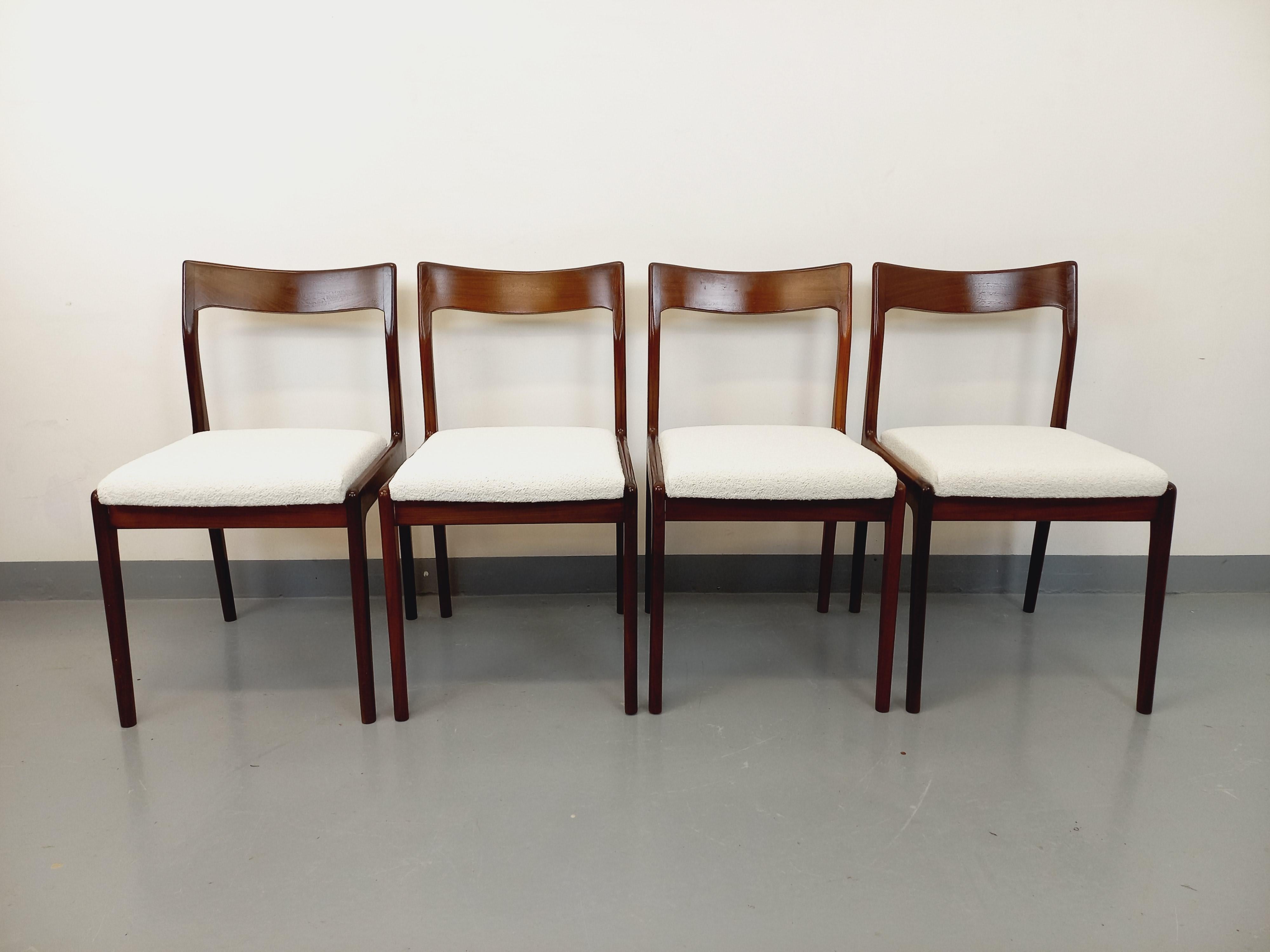 Suite mit 4 skandinavischen Liegestühlen aus den 60er Jahren in Teakholz im Angebot 5