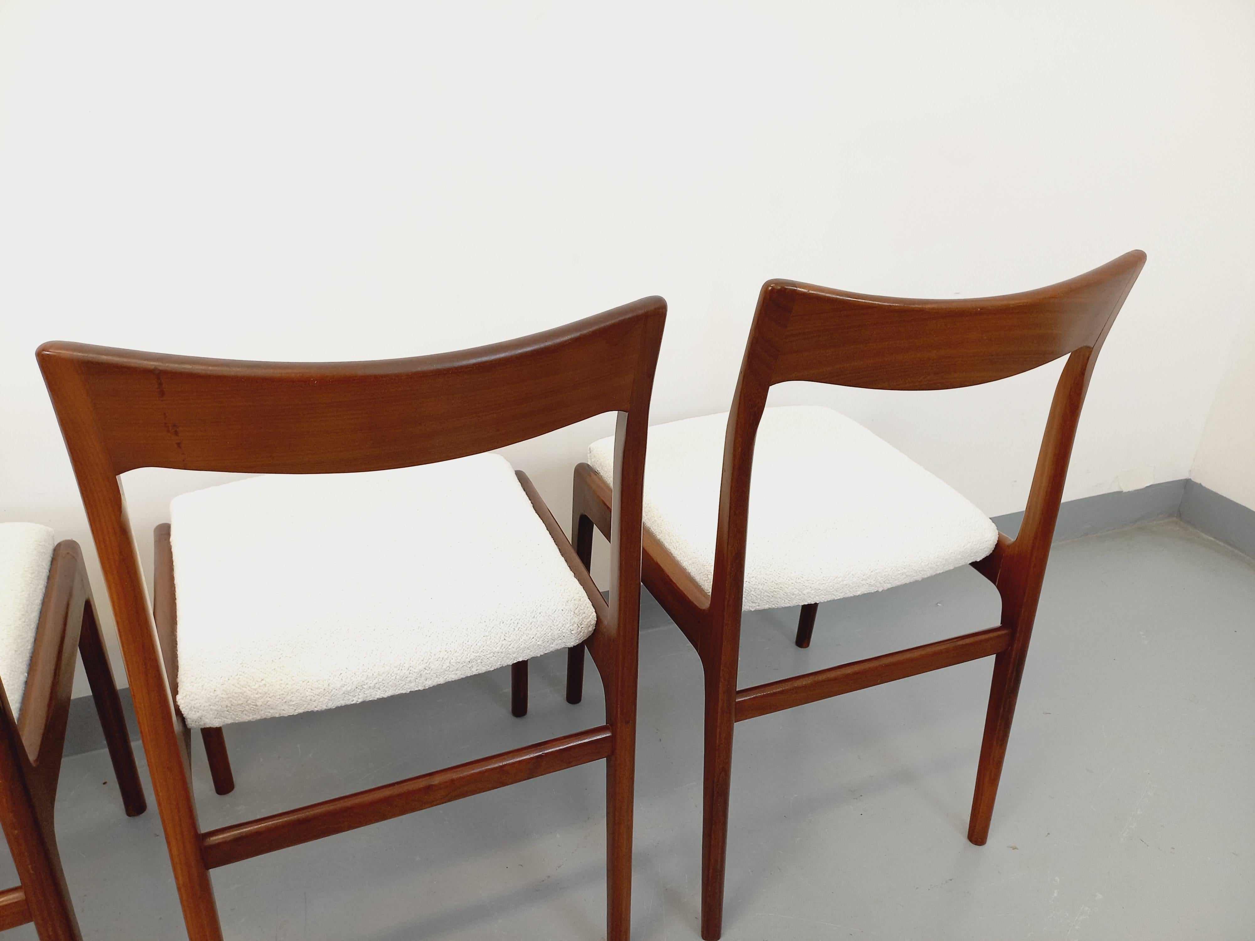 Suite mit 4 skandinavischen Liegestühlen aus den 60er Jahren in Teakholz im Angebot 6