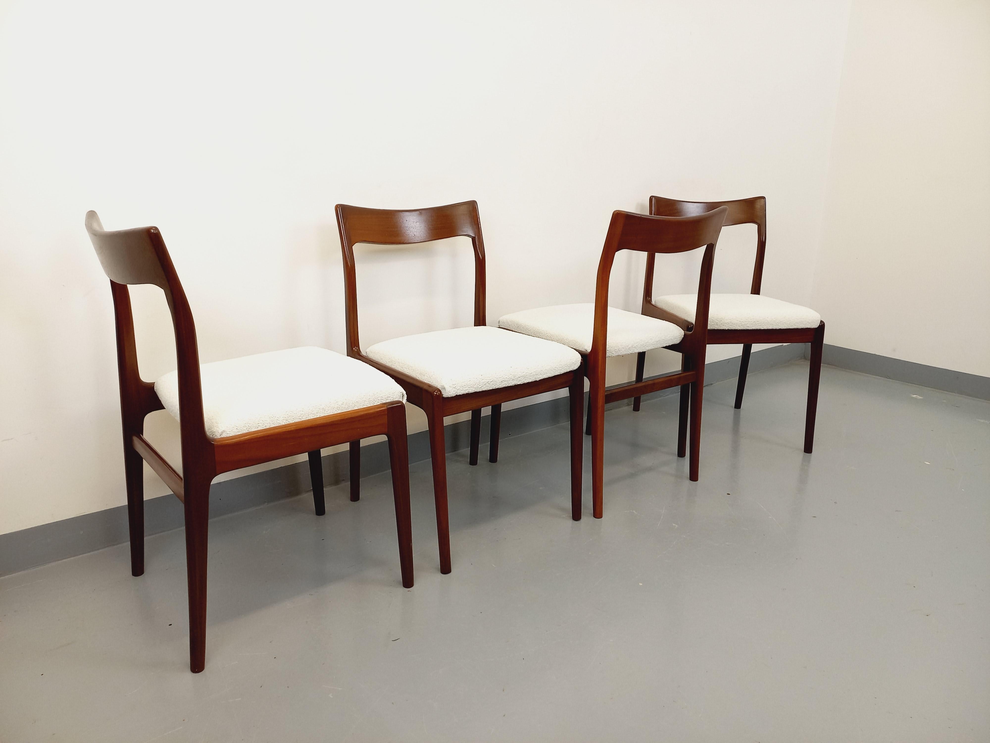 Suite mit 4 skandinavischen Liegestühlen aus den 60er Jahren in Teakholz im Angebot 10