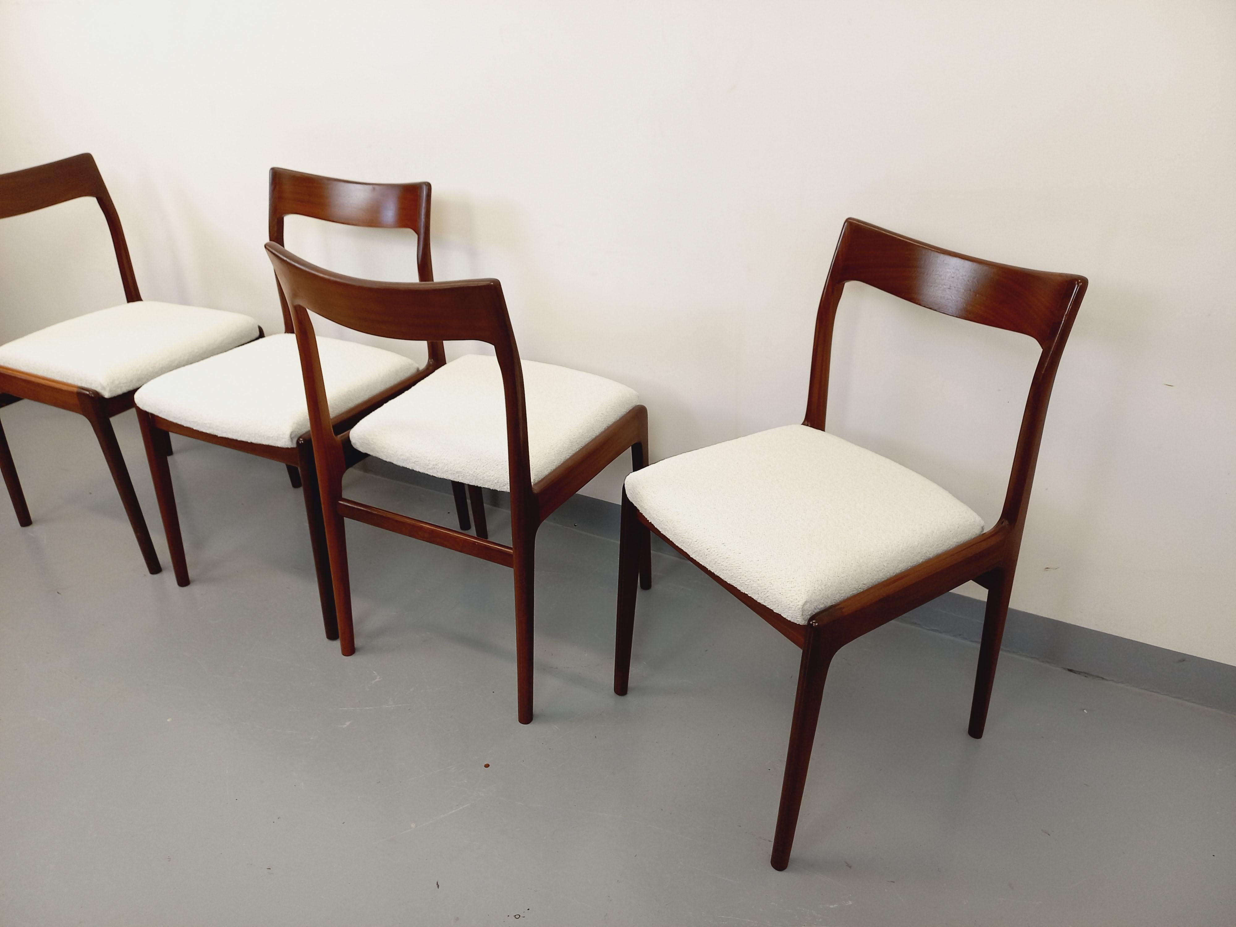 Suite mit 4 skandinavischen Liegestühlen aus den 60er Jahren in Teakholz (Skandinavisch) im Angebot