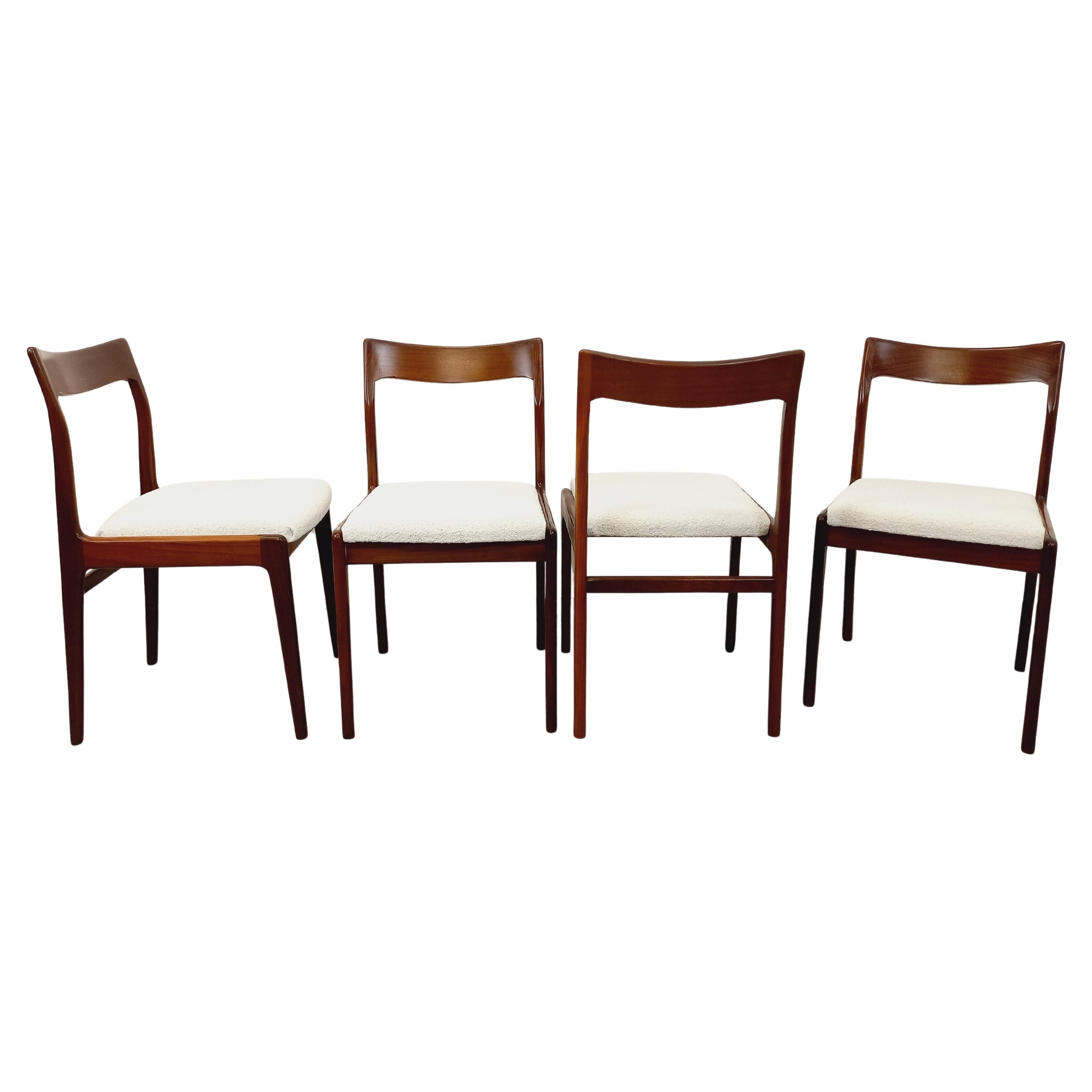 Suite de 4 chaises scandinaves vintage en teck des années 60