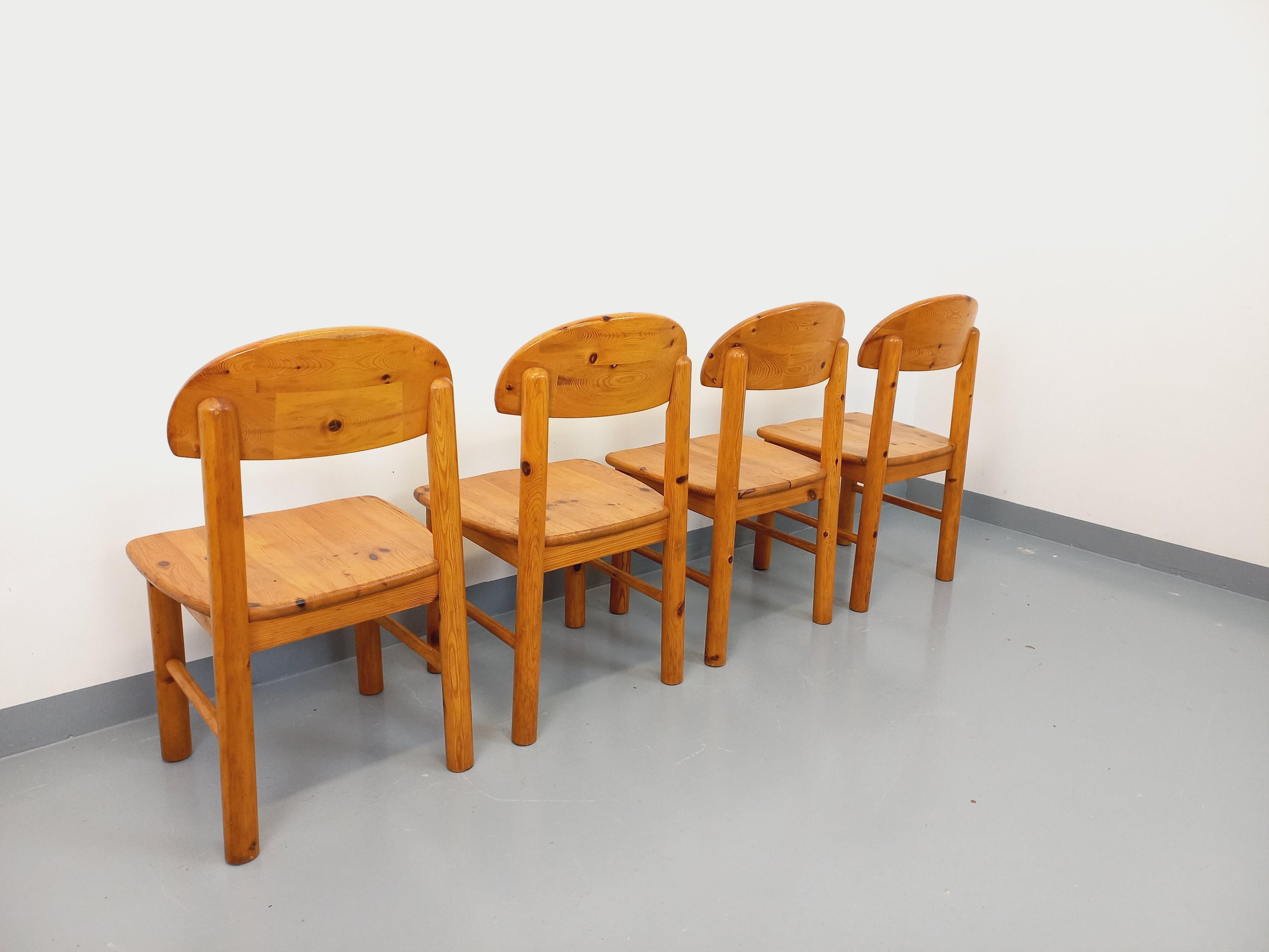 Suite de 4 chaises scandinaves vintage Rainer Daumiller en pin des années 70 im Angebot 3