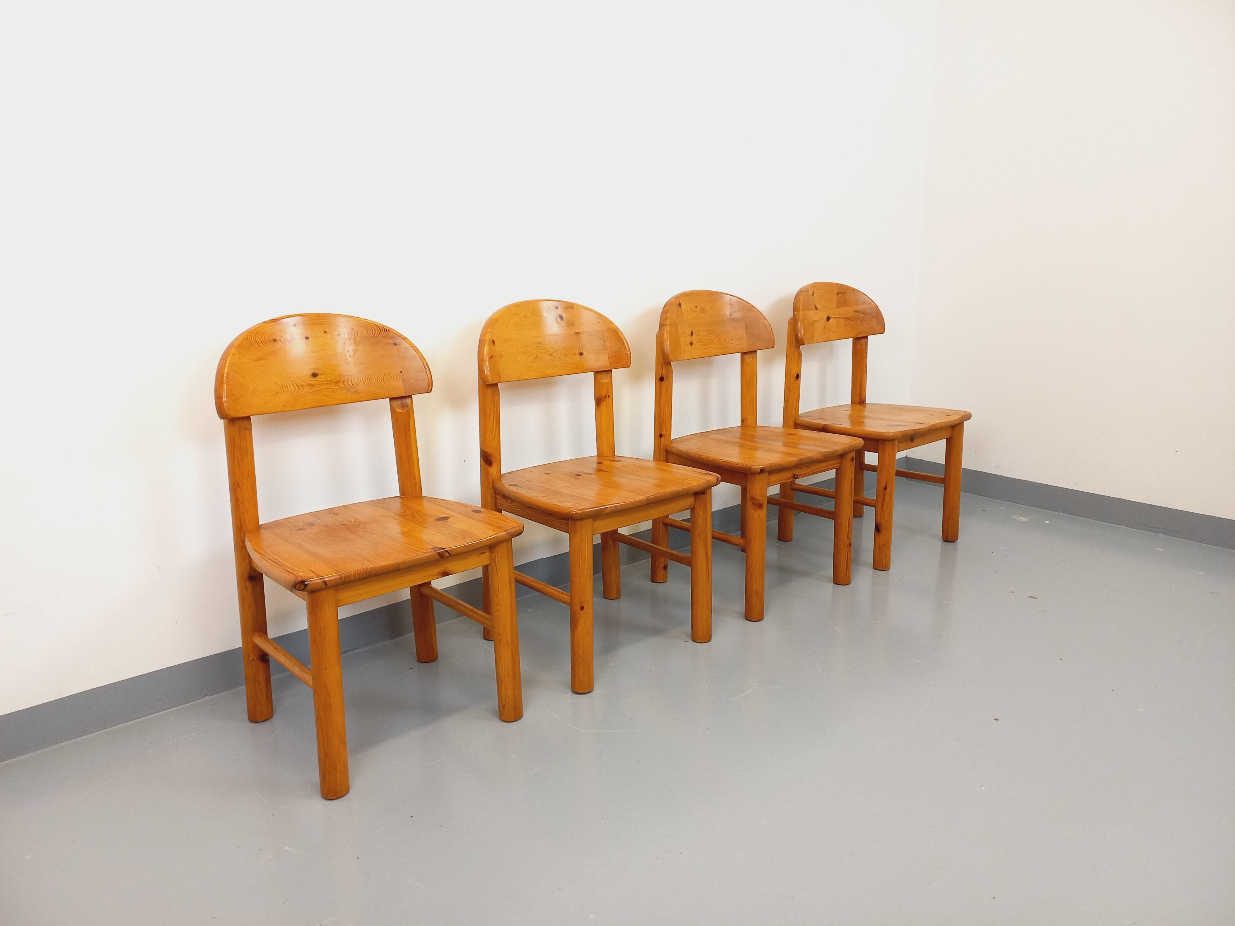 Suite de 4 chaises scandinaves vintage Rainer Daumiller en pin des années 70 im Angebot 4