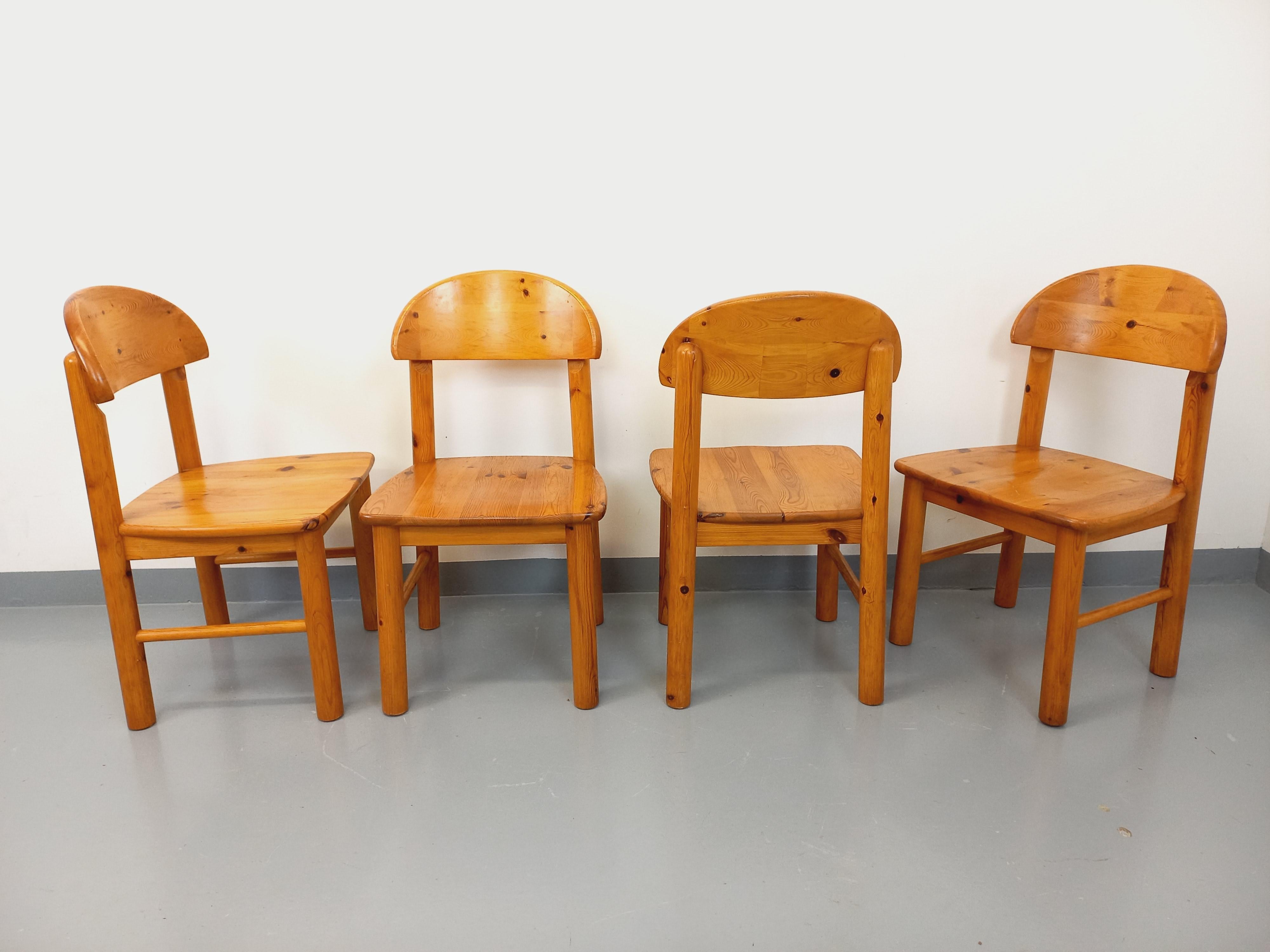 Suite de 4 chaises scandinaves vintage Rainer Daumiller en pin des années 70 im Angebot 12