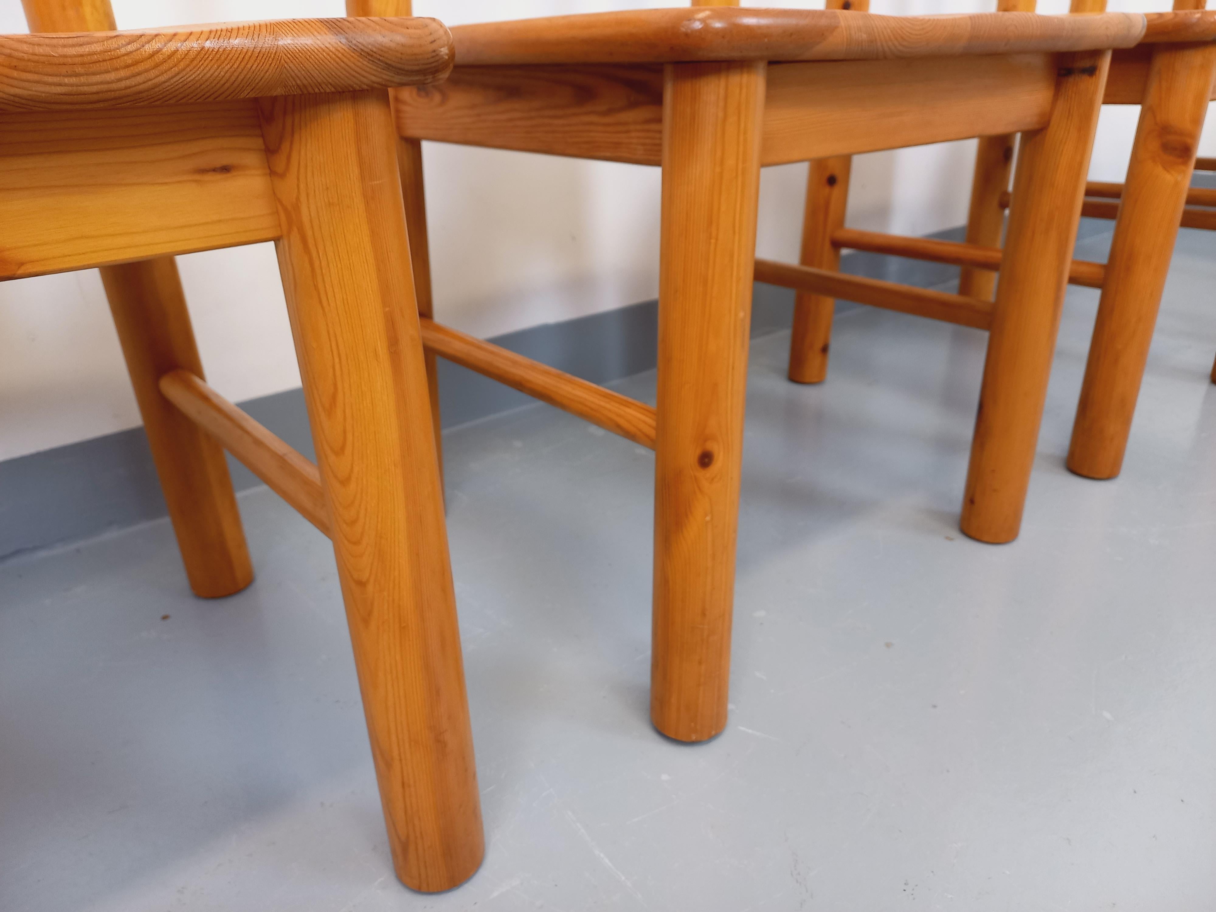 Suite de 4 chaises scandinaves vintage Rainer Daumiller en pin des années 70 (Kiefernholz) im Angebot