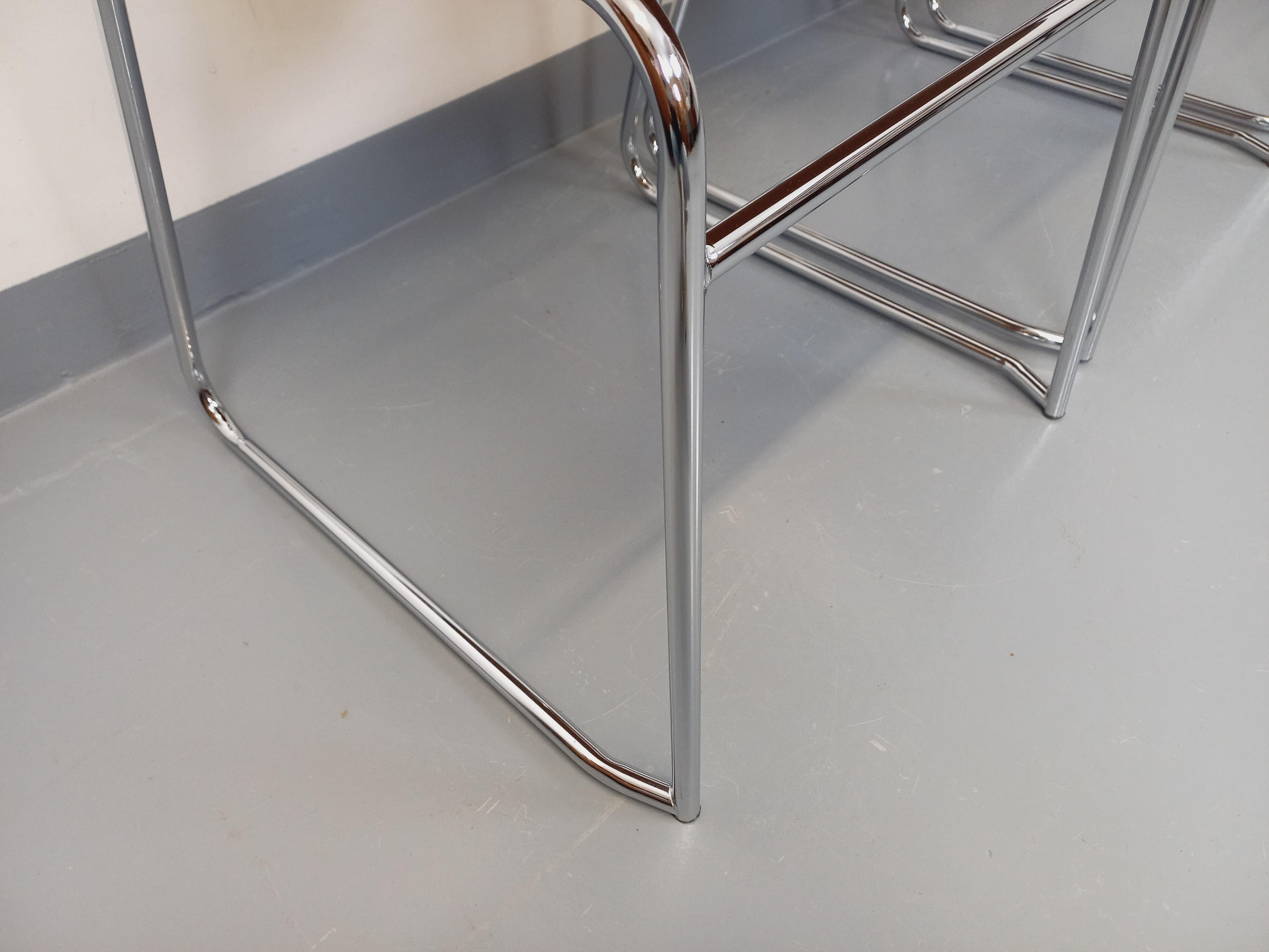 Suite de 4 chaises traîneau vintage des années 70 en métal chromé et skai cognac im Zustand „Gut“ im Angebot in BESANÇON, FR