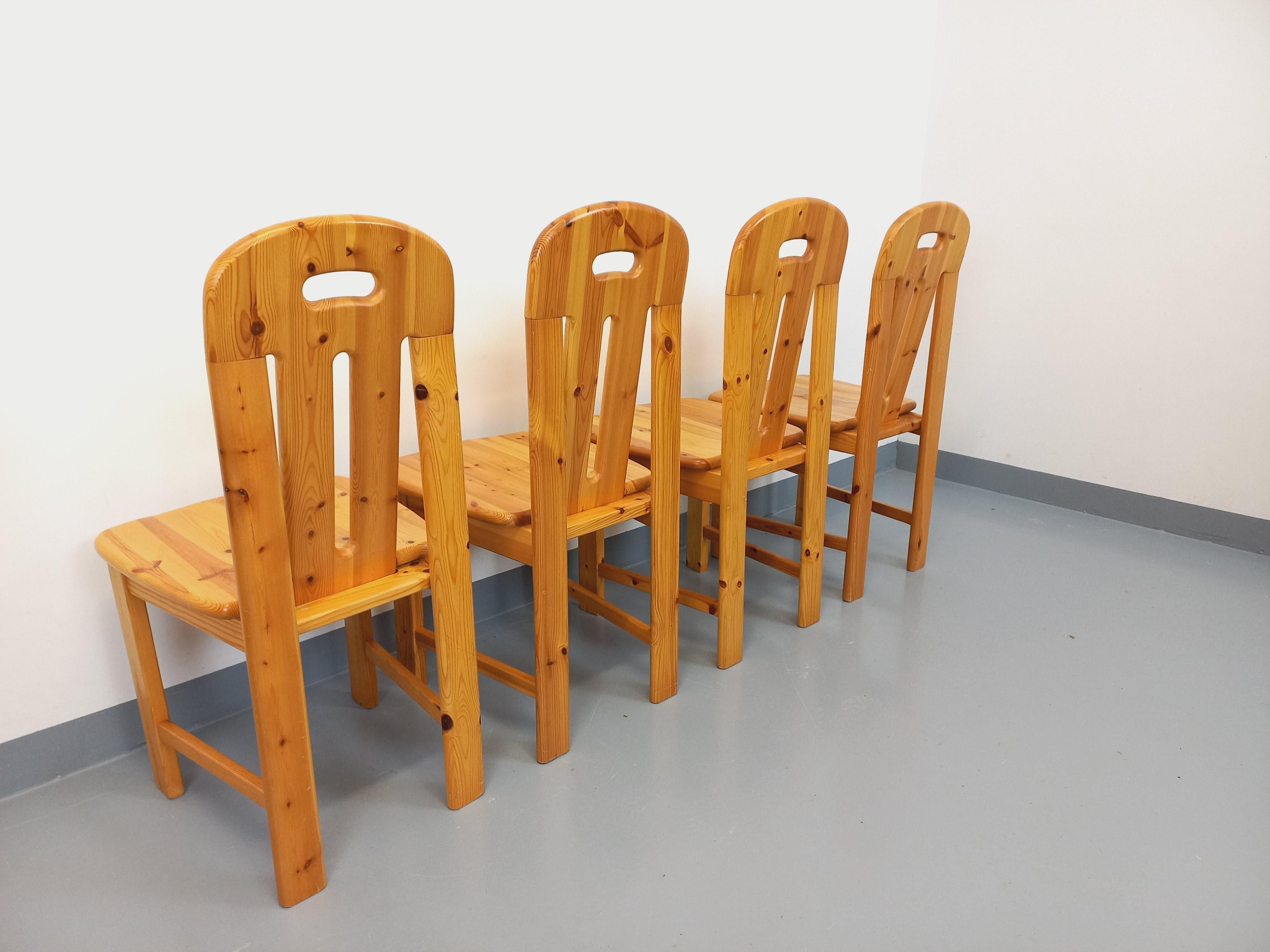 Suite von 4 Chaisen vintage en pin des années 70 80 im Angebot 3