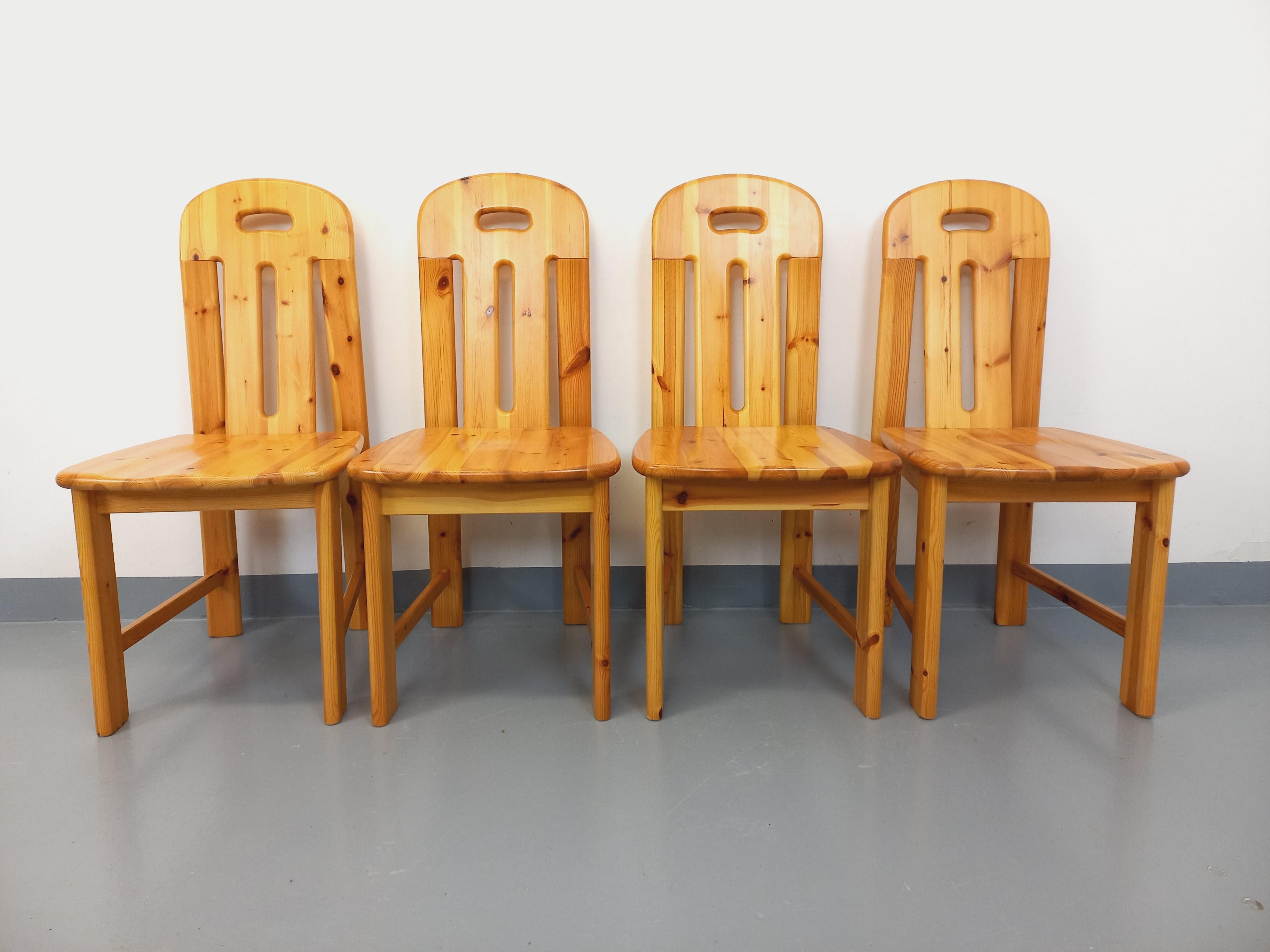 Suite von 4 Chaisen vintage en pin des années 70 80 im Angebot 4