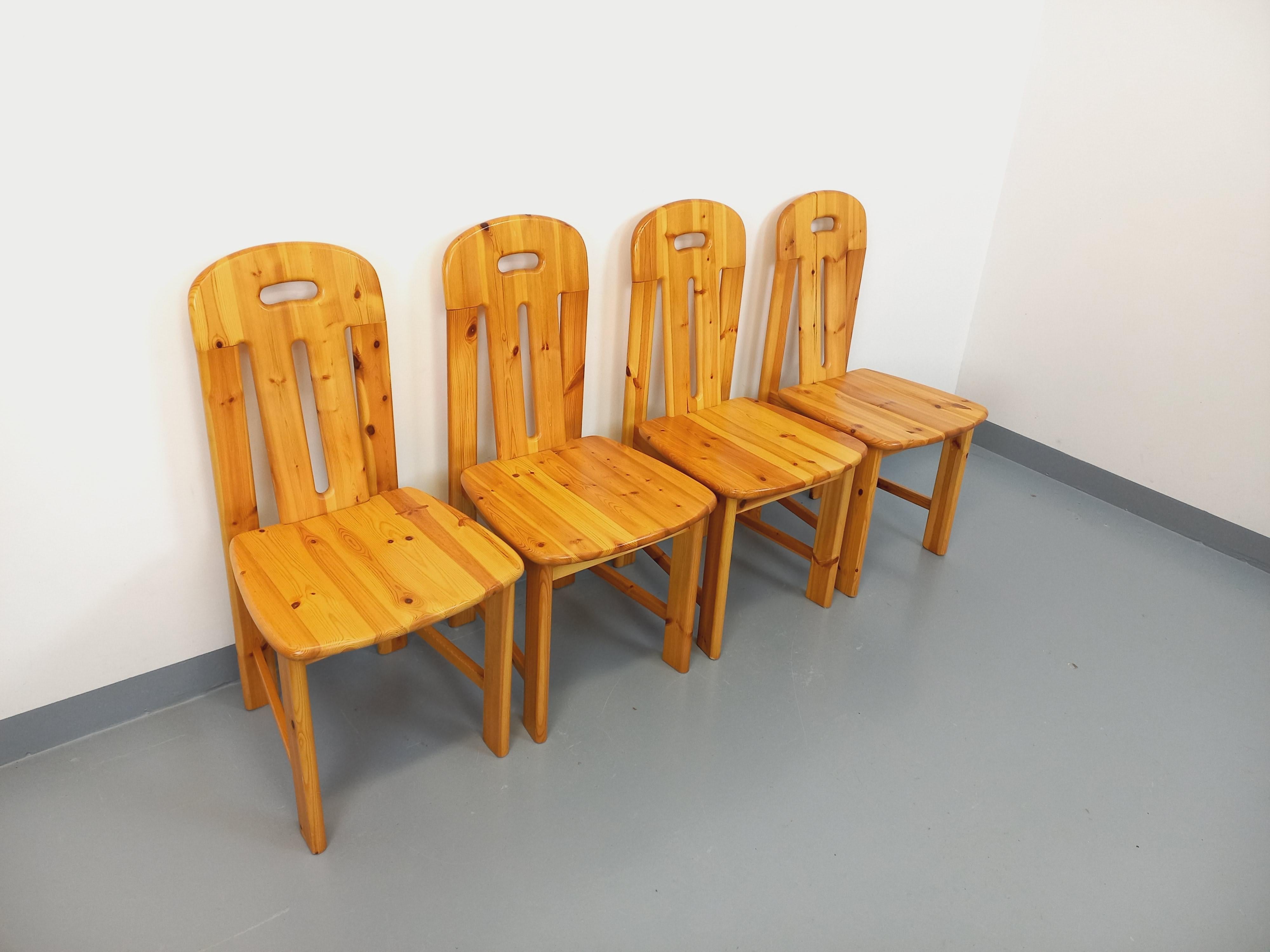 Suite von 4 Chaisen vintage en pin des années 70 80 im Angebot 5