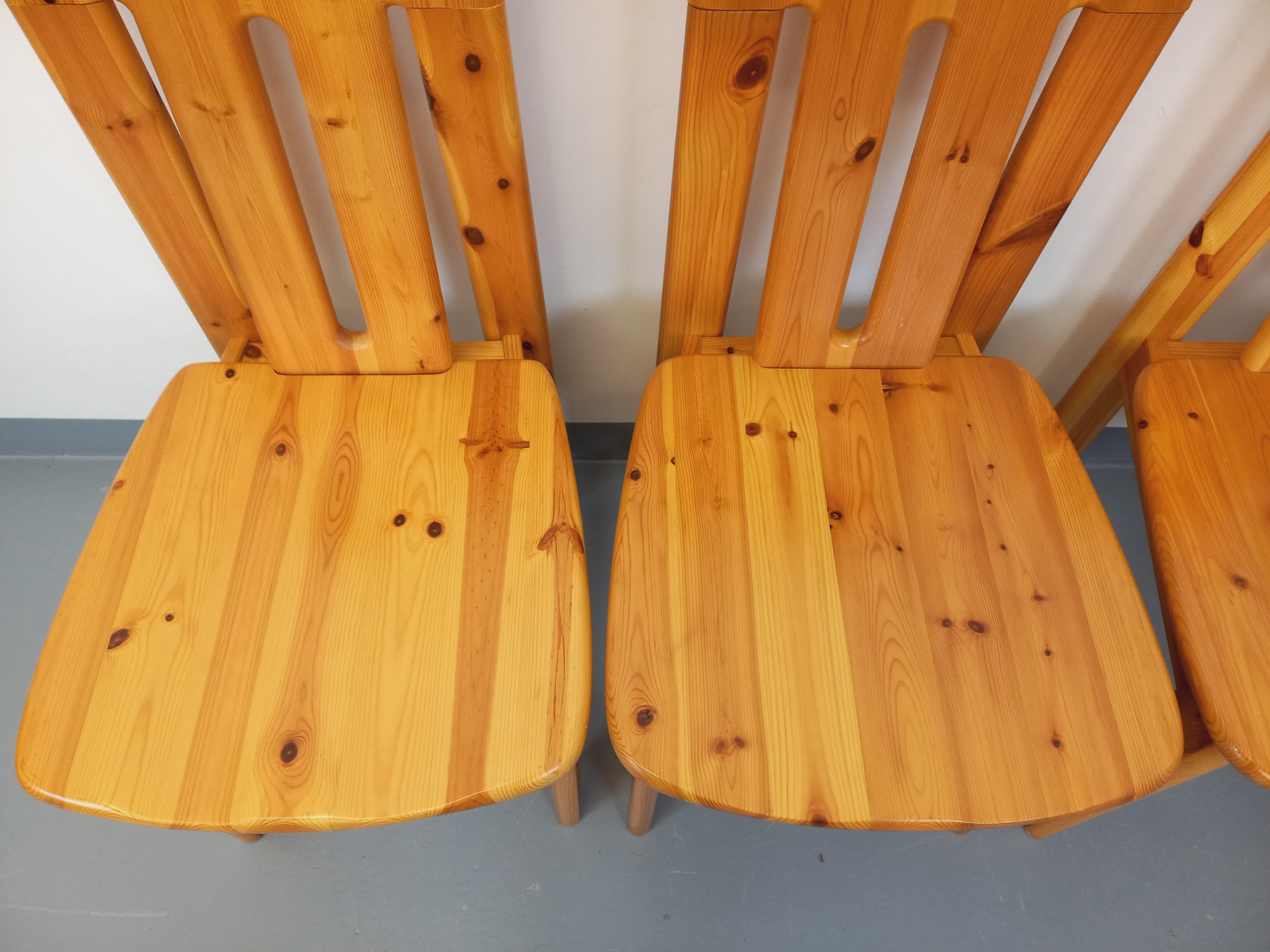 Suite von 4 Chaisen vintage en pin des années 70 80 im Angebot 7