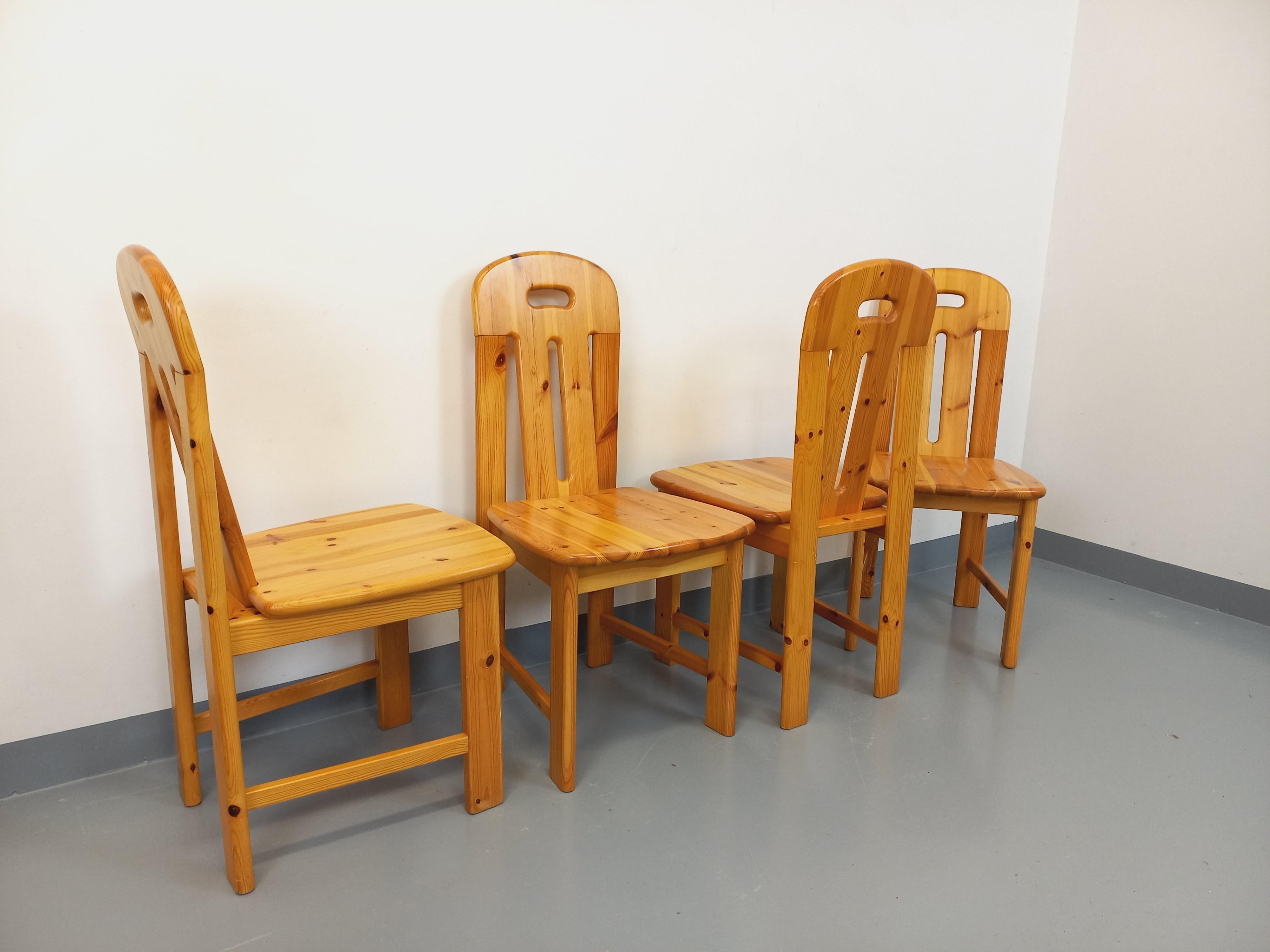 Suite von 4 Chaisen vintage en pin des années 70 80 (Kiefernholz) im Angebot