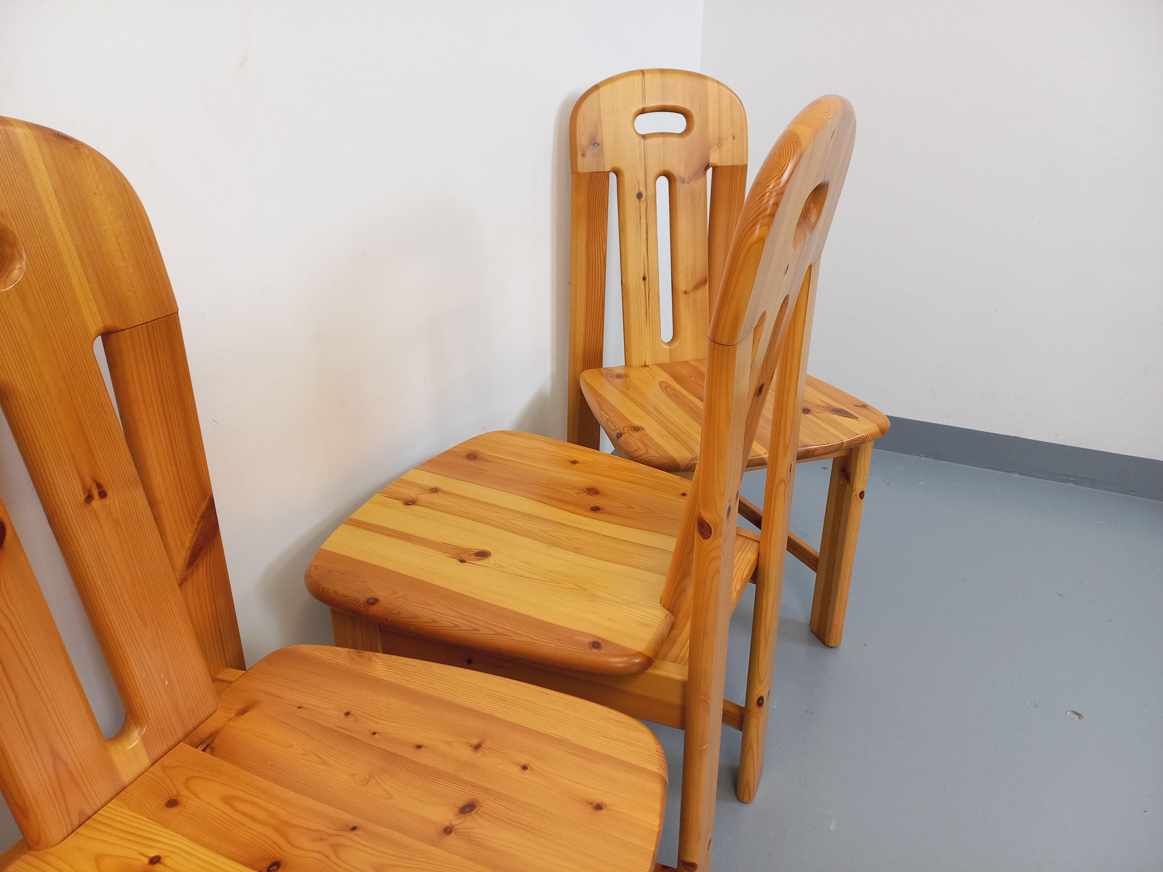 Suite von 4 Chaisen vintage en pin des années 70 80 im Angebot 1