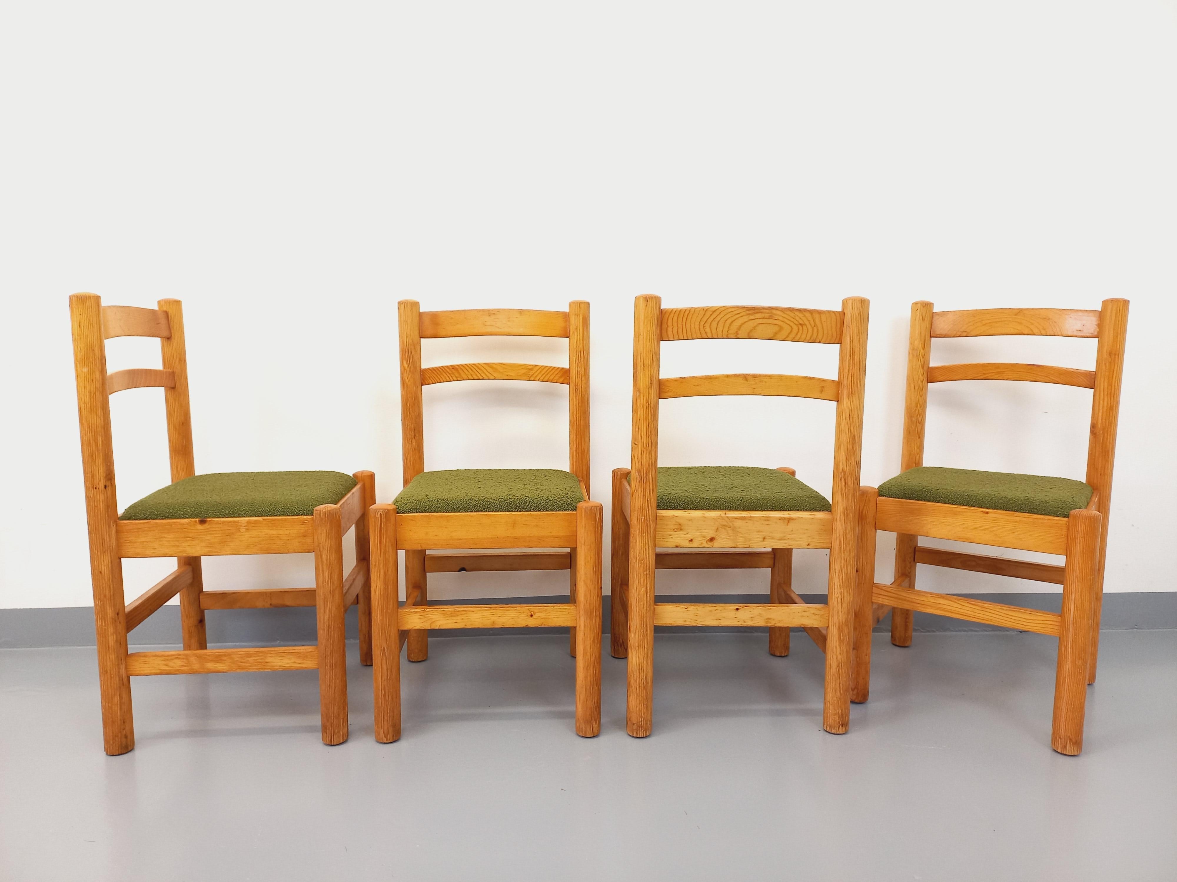 Suite di 4 sedie a sdraio vintage in spillo e tessuto bouclette vert kaki degli anni '70 In condizioni buone in vendita a BESANÇON, FR